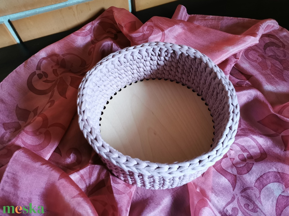 Kosár faalapra 21cm - otthon & életmód - tárolás & rendszerezés - tárolókosár - Meska.hu