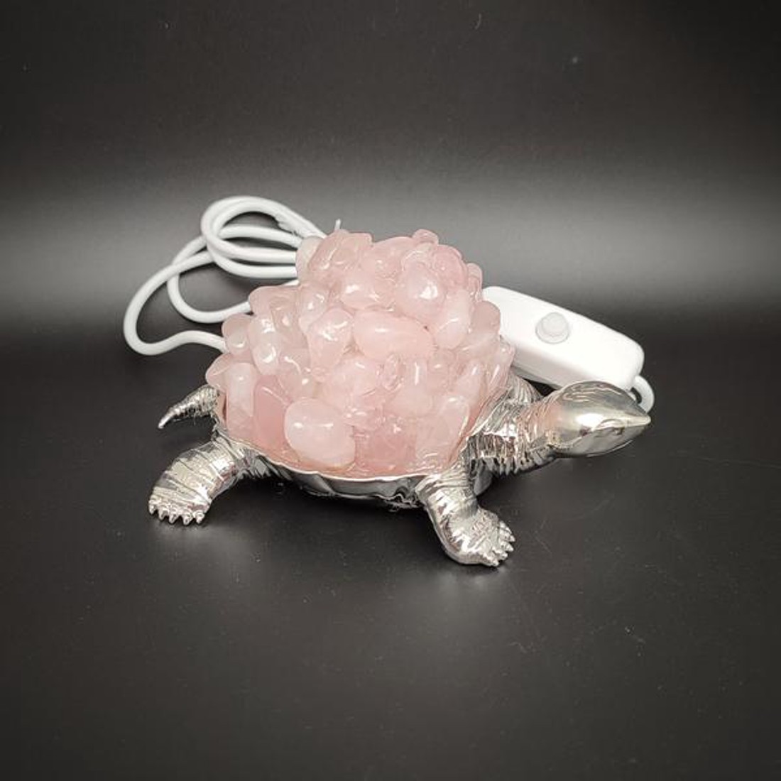 Rózsakvarc teknős lámpa ezüst színben 10x8 cm USB csatlakozással - kellékek & szerszámok - ásvány alapanyag - ásvány lámpa - Meska.hu Rózsakvarc teknős lámpa ezüst színben 10x8 cm USB csatlakozással - kellékek & szerszámok - ásvány alapanyag - ásvány lámpa - Meska.hu