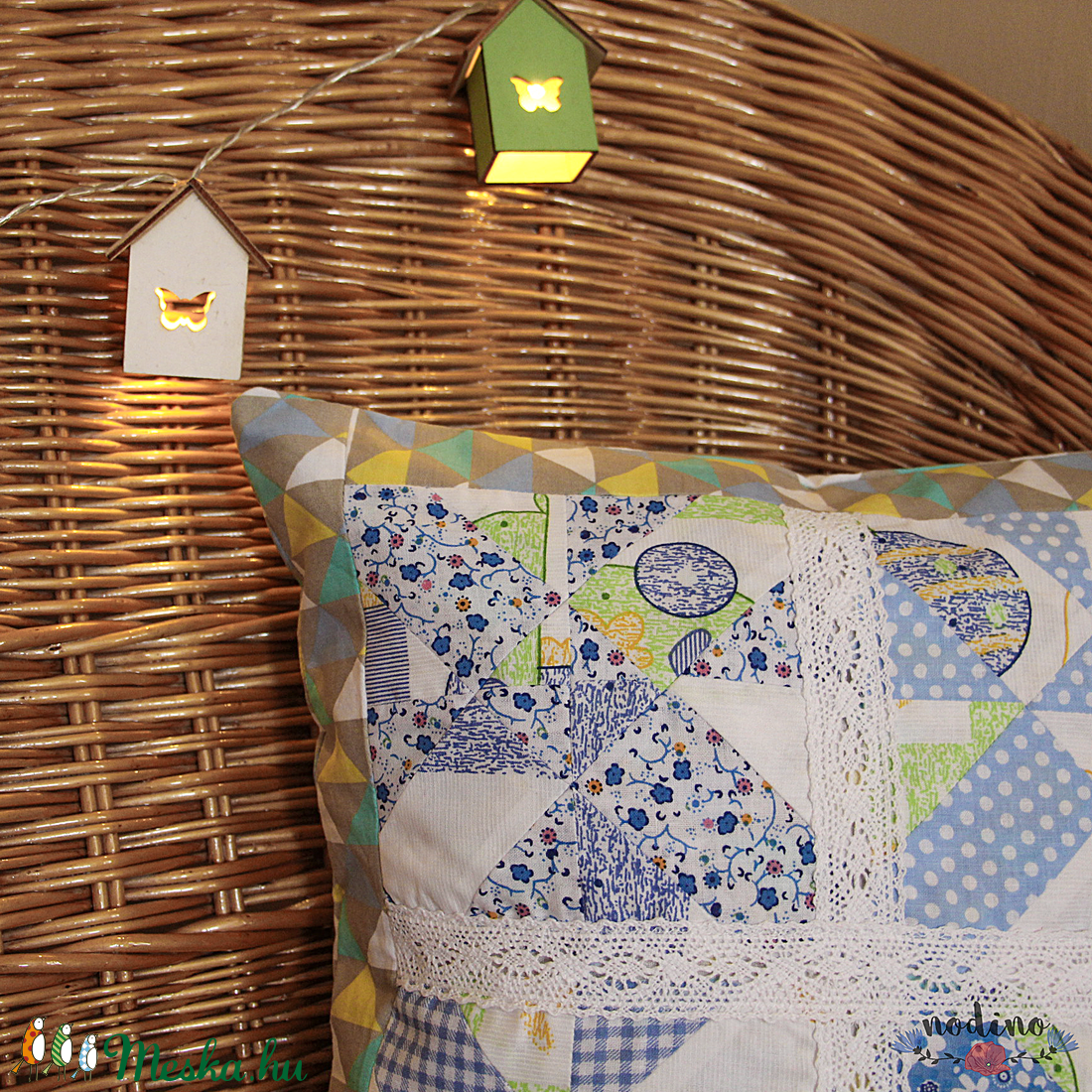 Kék patchwork párnahuzat csipkével, díszpárna (39 x 39 cm) - otthon & életmód - lakástextil - párna & párnahuzat - Meska.hu Kék patchwork párnahuzat csipkével, díszpárna (39 x 39 cm) - otthon & életmód - lakástextil - párna & párnahuzat - Meska.hu