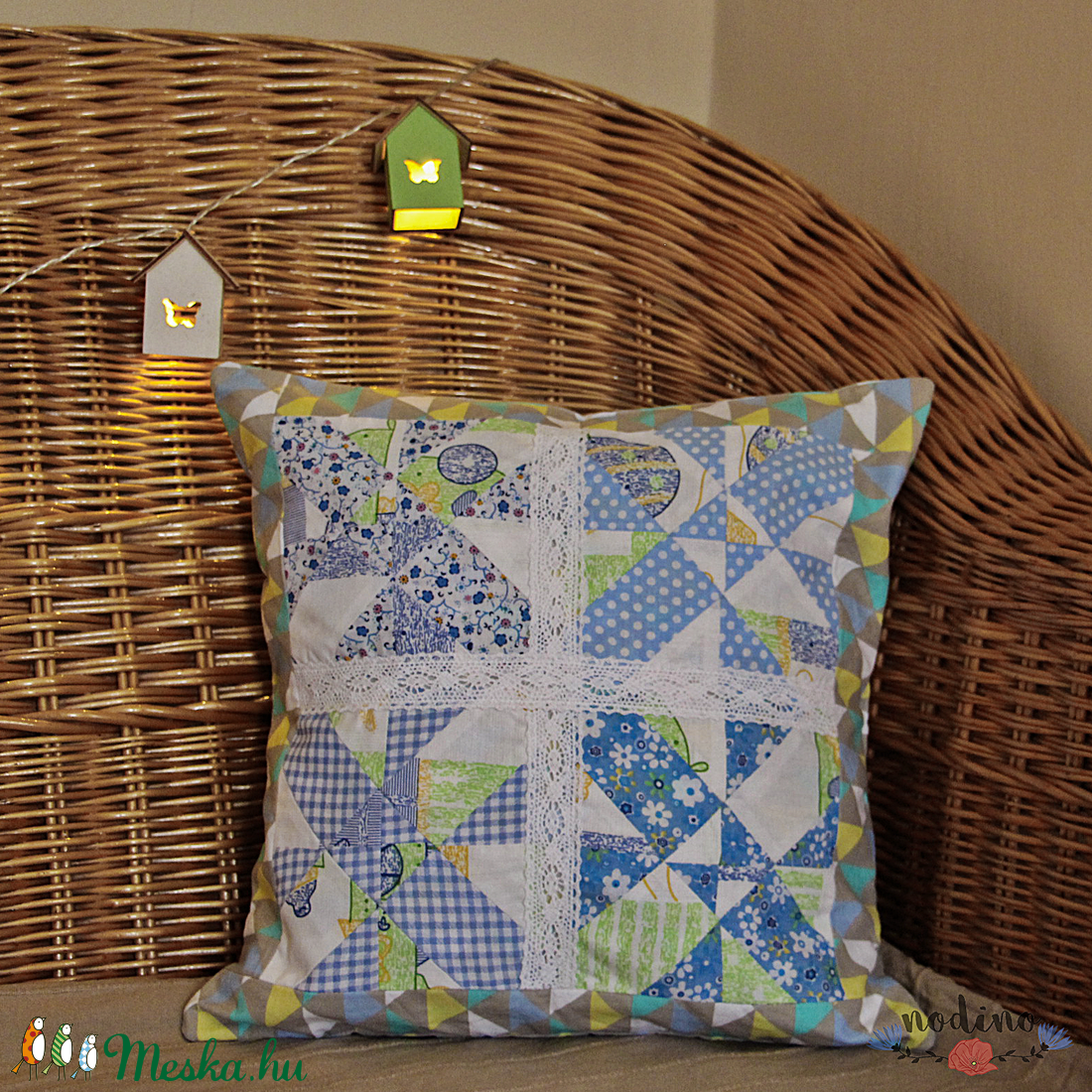 Kék patchwork párnahuzat csipkével, díszpárna (39 x 39 cm) - otthon & életmód - lakástextil - párna & párnahuzat - Meska.hu Kék patchwork párnahuzat csipkével, díszpárna (39 x 39 cm) - otthon & életmód - lakástextil - párna & párnahuzat - Meska.hu