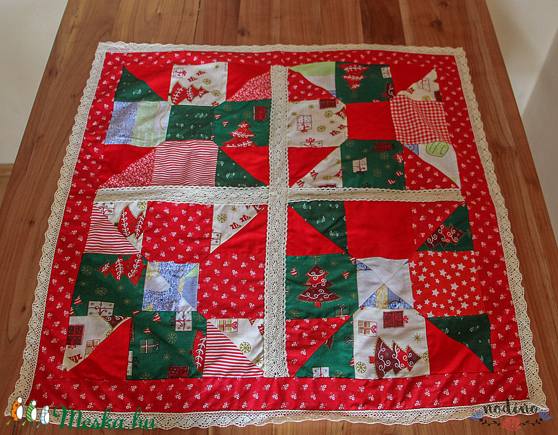 Dekoratív, csipkés karácsonyi, adventi terítő patchwork technikával - karácsony - karácsonyi lakásdekoráció - Meska.hu Dekoratív, csipkés karácsonyi, adventi terítő patchwork technikával - karácsony - karácsonyi lakásdekoráció - Meska.hu