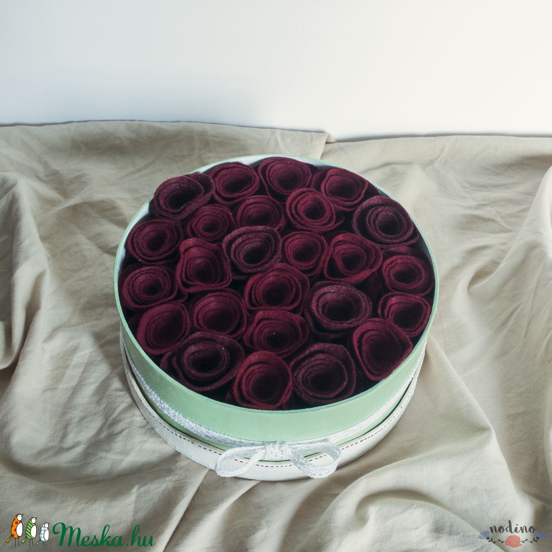 Zöld színű, köralakú örökrózsa doboz csipkével díszítve. Illatos filc rózsák, rosebox  - otthon & lakás - dekoráció - Meska.hu