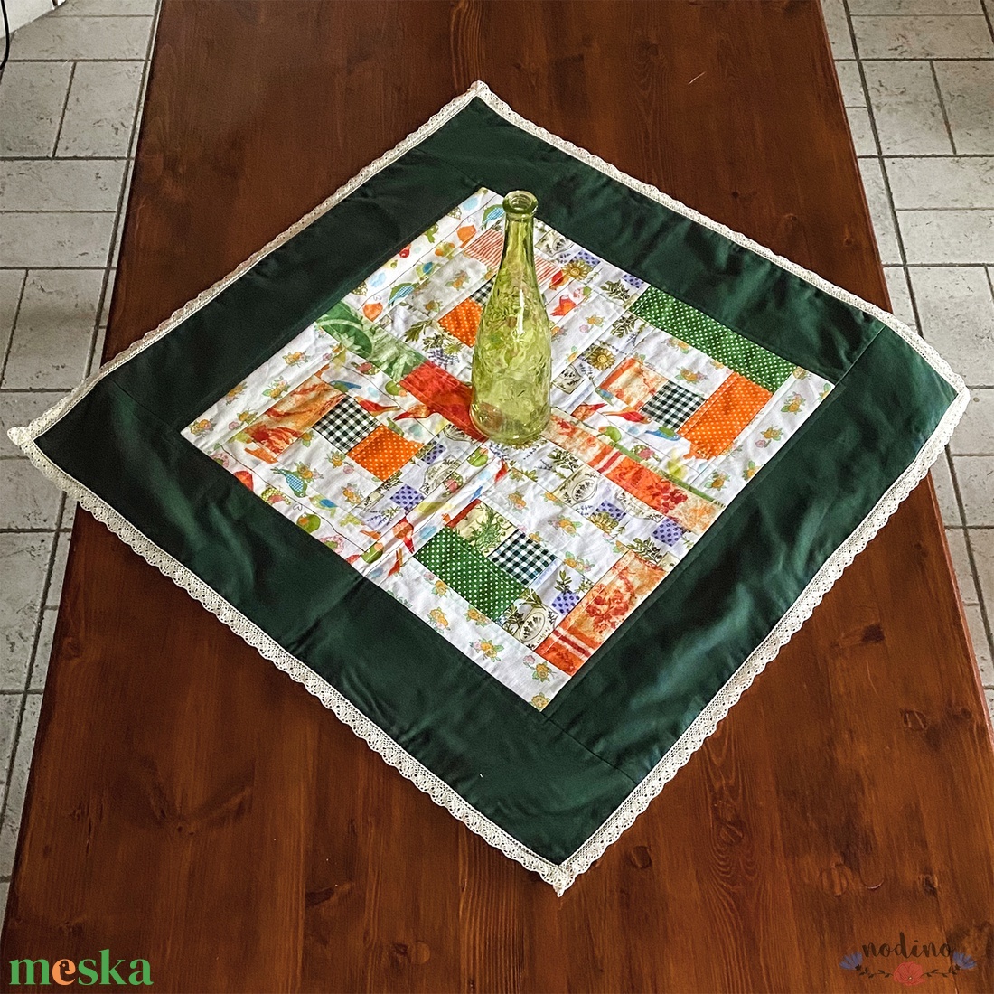 Négyszögletes vidám mintás patchwork terítő csipkével dekorálva (fehér, zöld, narancssárga) 73 x 73 cm - otthon & életmód - konyhafelszerelés, tálalás - tálalás - terítő - Meska.hu Négyszögletes vidám mintás patchwork terítő csipkével dekorálva (fehér, zöld, narancssárga) 73 x 73 cm - otthon & életmód - konyhafelszerelés, tálalás - tálalás - terítő - Meska.hu