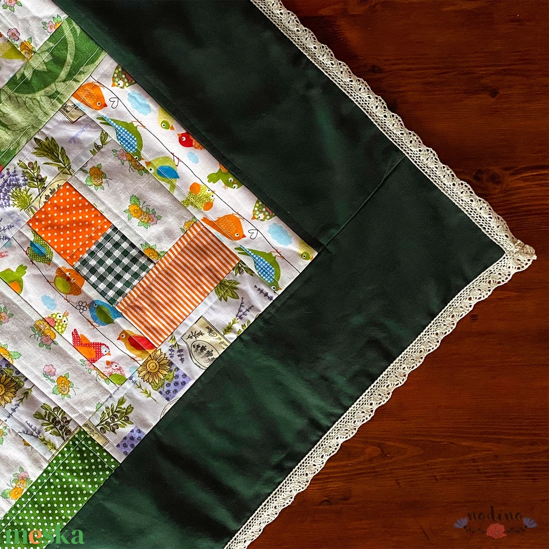 Négyszögletes vidám mintás patchwork terítő csipkével dekorálva (fehér, zöld, narancssárga) 73 x 73 cm - otthon & életmód - konyhafelszerelés, tálalás - tálalás - terítő - Meska.hu Négyszögletes vidám mintás patchwork terítő csipkével dekorálva (fehér, zöld, narancssárga) 73 x 73 cm - otthon & életmód - konyhafelszerelés, tálalás - tálalás - terítő - Meska.hu