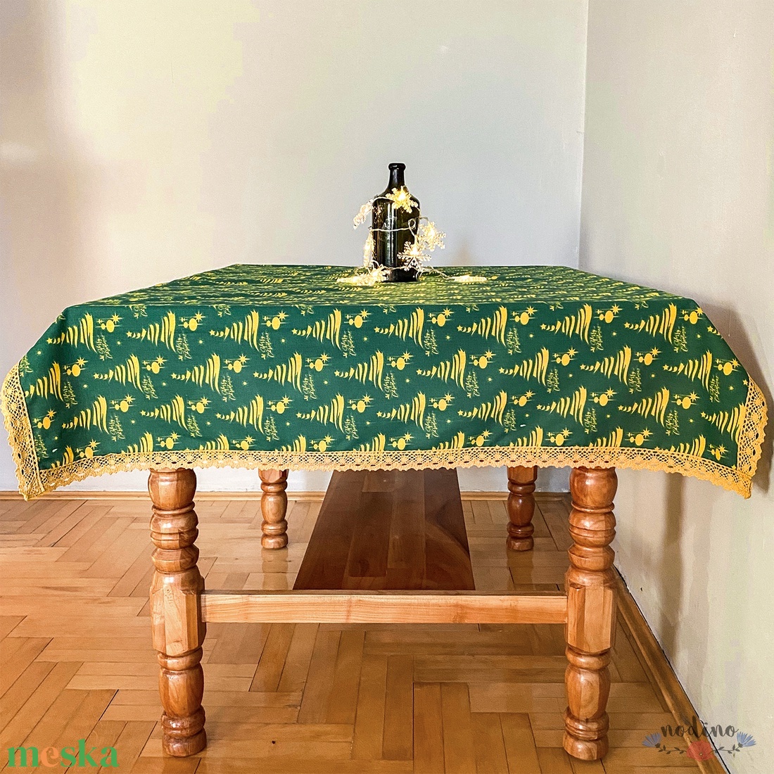Karácsonyi, adventi csipke szegélyes zöld terítő, arany fenyőfa mintával, arany csipke szegéllyel (98x90cm) - karácsony - karácsonyi lakásdekoráció - Meska.hu Karácsonyi, adventi csipke szegélyes zöld terítő, arany fenyőfa mintával, arany csipke szegéllyel (98x90cm) - karácsony - karácsonyi lakásdekoráció - Meska.hu
