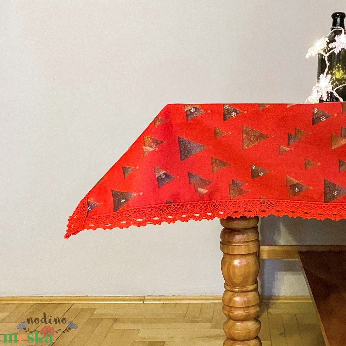 Karácsonyi, adventi csipke szegélyes terítő, arany-lila fenyőfa mintával, piros csipke szegéllyel (90x127 cm) - karácsony - karácsonyi lakásdekoráció - ünnepi asztaldekoráció - Meska.hu Karácsonyi, adventi csipke szegélyes terítő, arany-lila fenyőfa mintával, piros csipke szegéllyel (90x127 cm) - karácsony - karácsonyi lakásdekoráció - ünnepi asztaldekoráció - Meska.hu