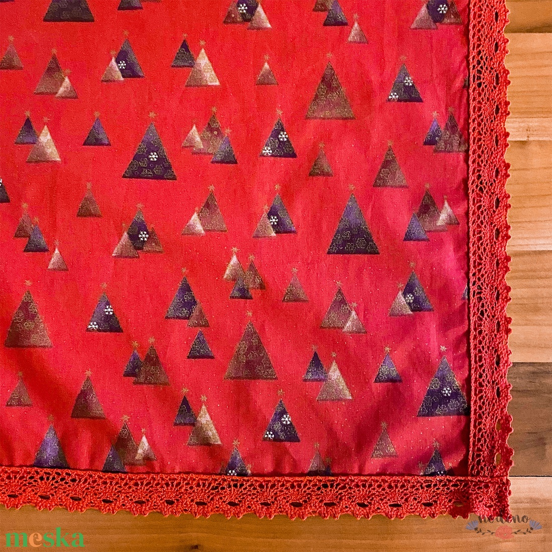 Karácsonyi, adventi csipke szegélyes terítő, arany-lila fenyőfa mintával, piros csipke szegéllyel (90x127 cm) - karácsony - karácsonyi lakásdekoráció - ünnepi asztaldekoráció - Meska.hu Karácsonyi, adventi csipke szegélyes terítő, arany-lila fenyőfa mintával, piros csipke szegéllyel (90x127 cm) - karácsony - karácsonyi lakásdekoráció - ünnepi asztaldekoráció - Meska.hu