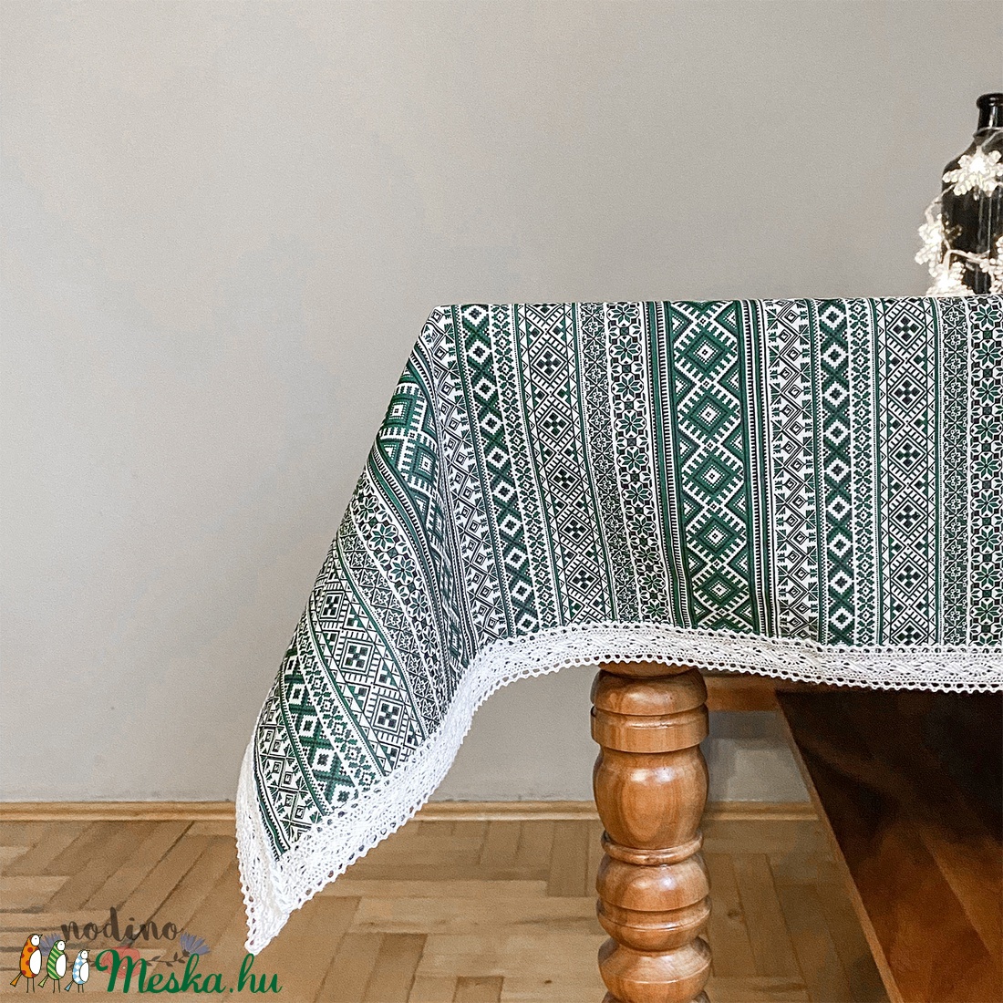 Karácsonyi, adventi zöld mintás terítő, fehér csipke szegéllyel (132x180cm) - karácsony - karácsonyi lakásdekoráció - ünnepi asztaldekoráció - Meska.hu Karácsonyi, adventi zöld mintás terítő, fehér csipke szegéllyel (132x180cm) - karácsony - karácsonyi lakásdekoráció - ünnepi asztaldekoráció - Meska.hu