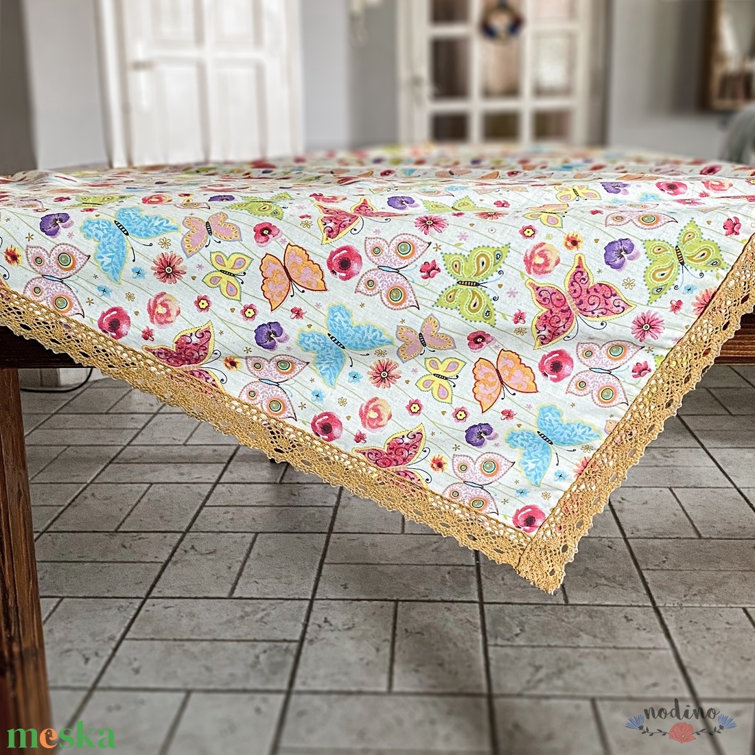 Tavaszi csipke szegélyes terítő, pillangó mintával és arany csipkével (90 x 140cm) - otthon & életmód - dekoráció - asztal és polc dekoráció - asztaldísz - Meska.hu Tavaszi csipke szegélyes terítő, pillangó mintával és arany csipkével (90 x 140cm) - otthon & életmód - dekoráció - asztal és polc dekoráció - asztaldísz - Meska.hu
