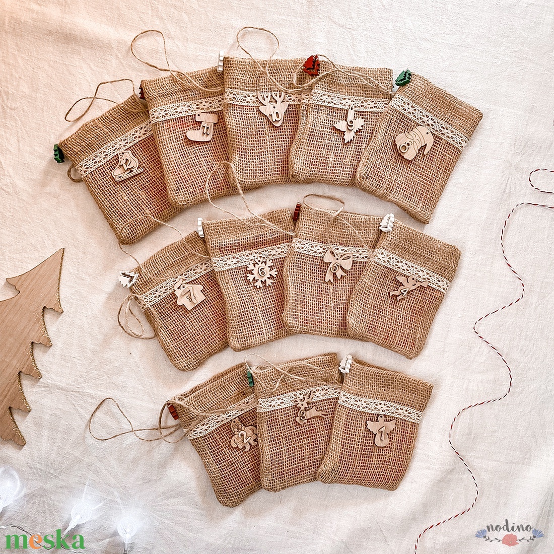 Adventi naptár, natúr juta zsákok csipkével és fa számokkal, karácsonyi dekoráció (24 darab) - karácsony - adventi díszek - adventi naptár - Meska.hu Adventi naptár, natúr juta zsákok csipkével és fa számokkal, karácsonyi dekoráció (24 darab) - karácsony - adventi díszek - adventi naptár - Meska.hu
