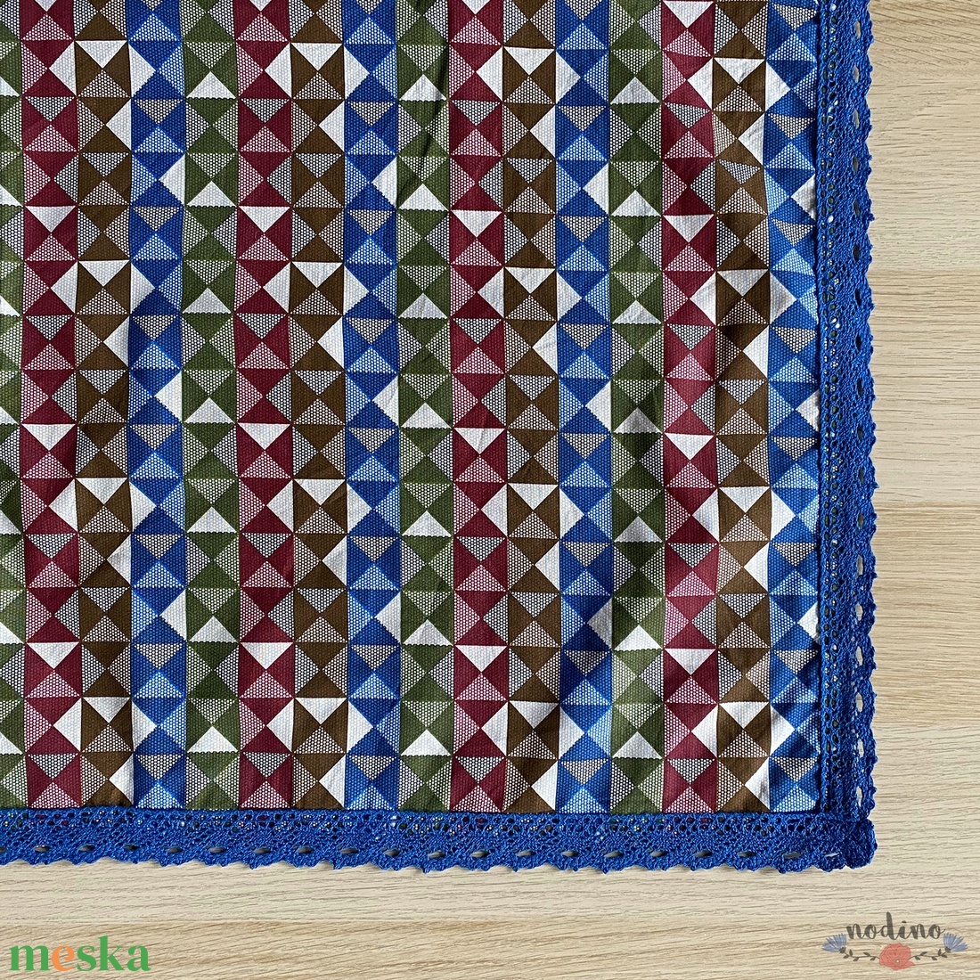 Kockás, kék csipke szegélyes terítő, geometrikus mintával (210 x 115cm) - otthon & életmód - dekoráció - asztal és polc dekoráció - asztaldísz - Meska.hu Kockás, kék csipke szegélyes terítő, geometrikus mintával (210 x 115cm) - otthon & életmód - dekoráció - asztal és polc dekoráció - asztaldísz - Meska.hu
