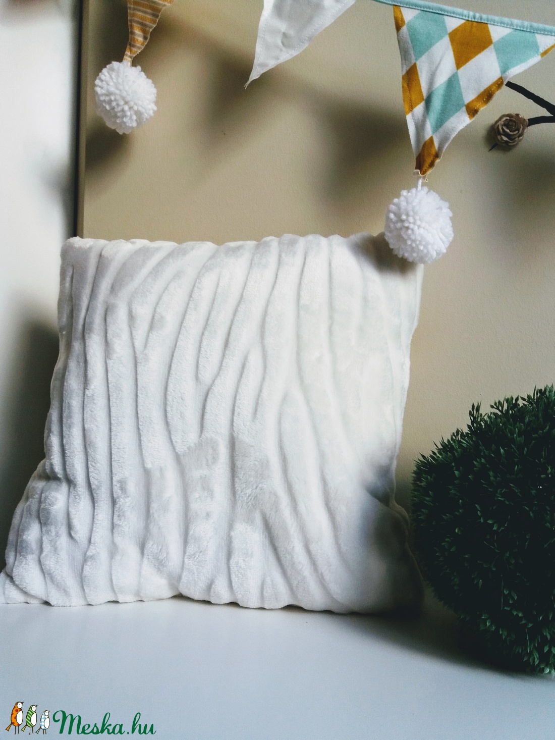 Kifutó termékek: Nyuszis díszpárna és füzér szettben -  - Meska.hu