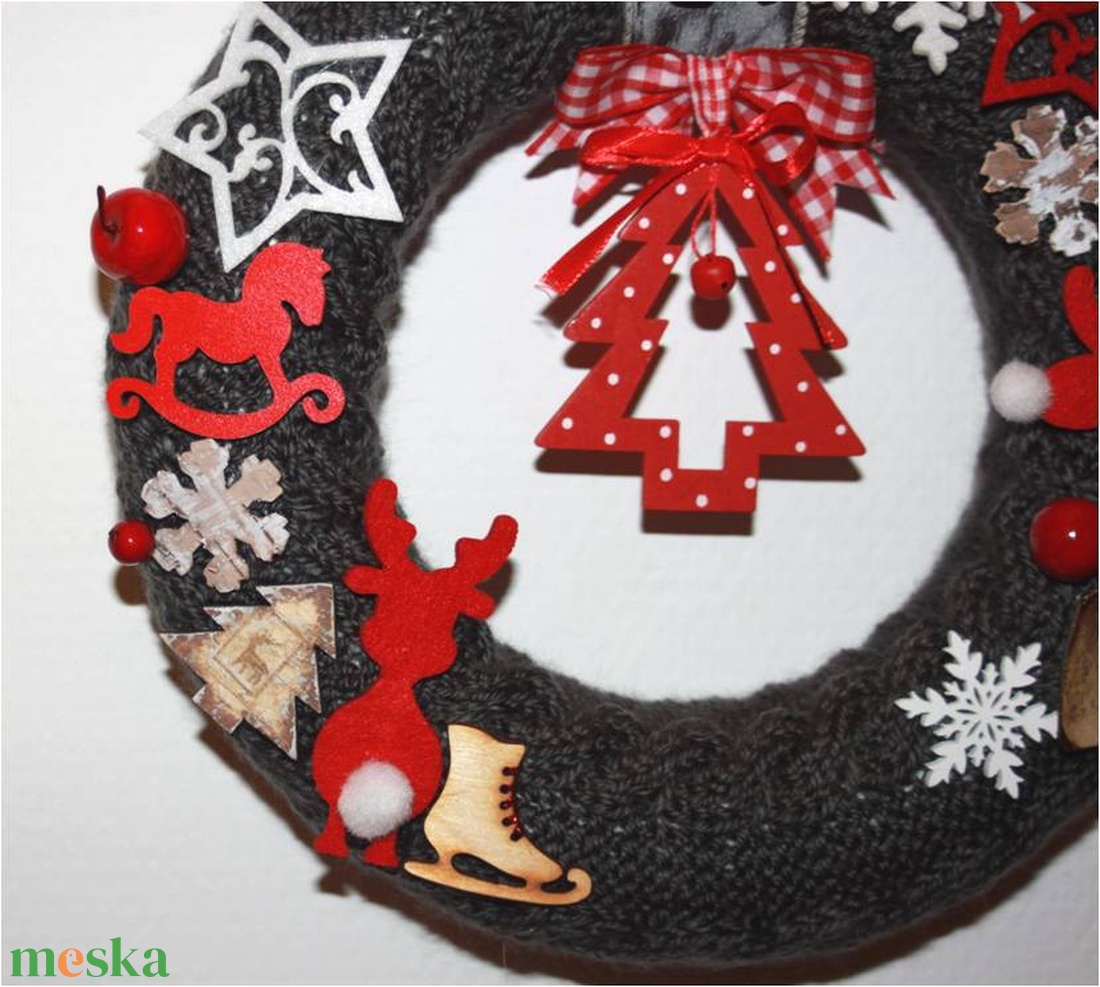 Szürke/piros rénszarvasos karácsonyi ajtódísz - karácsony - karácsonyi lakásdekoráció - karácsonyi ajtódíszek - Meska.hu Szürke/piros rénszarvasos karácsonyi ajtódísz - karácsony - karácsonyi lakásdekoráció - karácsonyi ajtódíszek - Meska.hu