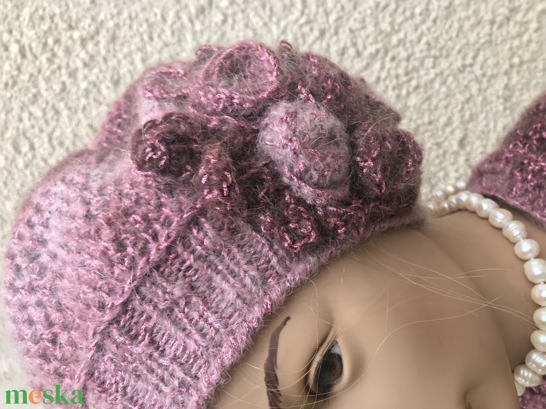 Horgolt meggyszínű rózsaszín pink mohair barett sapka rózsás díszekkel - ruha & divat - sál, sapka, kendő - sapka - Meska.hu Horgolt meggyszínű rózsaszín pink mohair barett sapka rózsás díszekkel - ruha & divat - sál, sapka, kendő - sapka - Meska.hu