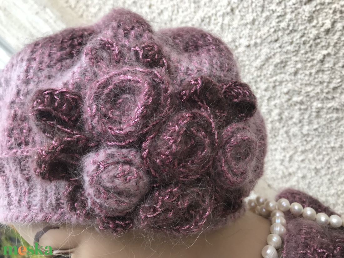 Horgolt meggyszínű rózsaszín pink mohair barett sapka rózsás díszekkel - ruha & divat - sál, sapka, kendő - sapka - Meska.hu Horgolt meggyszínű rózsaszín pink mohair barett sapka rózsás díszekkel - ruha & divat - sál, sapka, kendő - sapka - Meska.hu