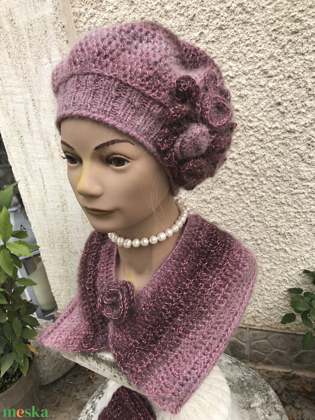 Horgolt meggyszínű rózsaszín pink mohair barett sapka rózsás díszekkel - ruha & divat - sál, sapka, kendő - sapka - Meska.hu Horgolt meggyszínű rózsaszín pink mohair barett sapka rózsás díszekkel - ruha & divat - sál, sapka, kendő - sapka - Meska.hu