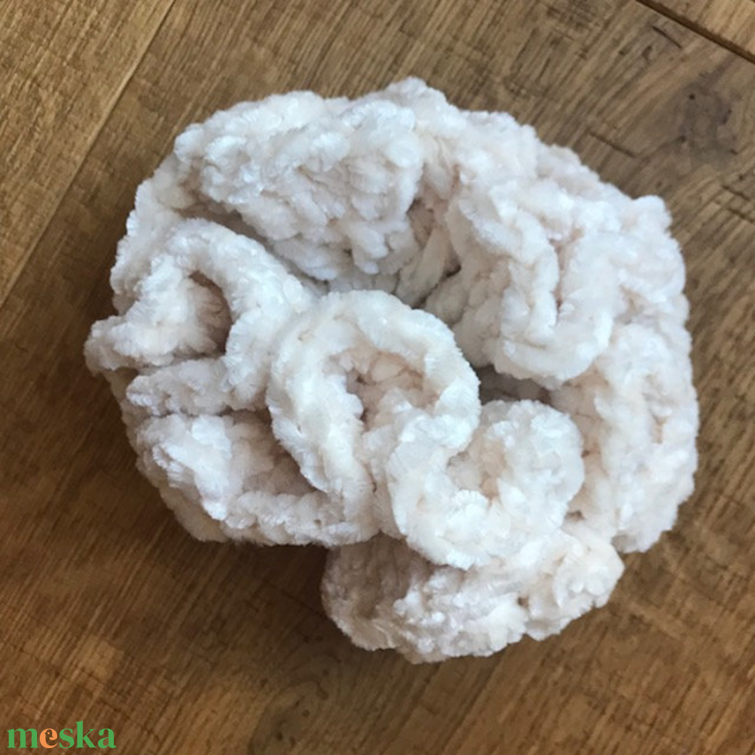 Oriás Hajgumi hajdísz scrunchie bársony velvet horgolt konty hajtű lófarok - ruha & divat - hajdísz & hajcsat - hajdísz - Meska.hu Oriás Hajgumi hajdísz scrunchie bársony velvet horgolt konty hajtű lófarok - ruha & divat - hajdísz & hajcsat - hajdísz - Meska.hu
