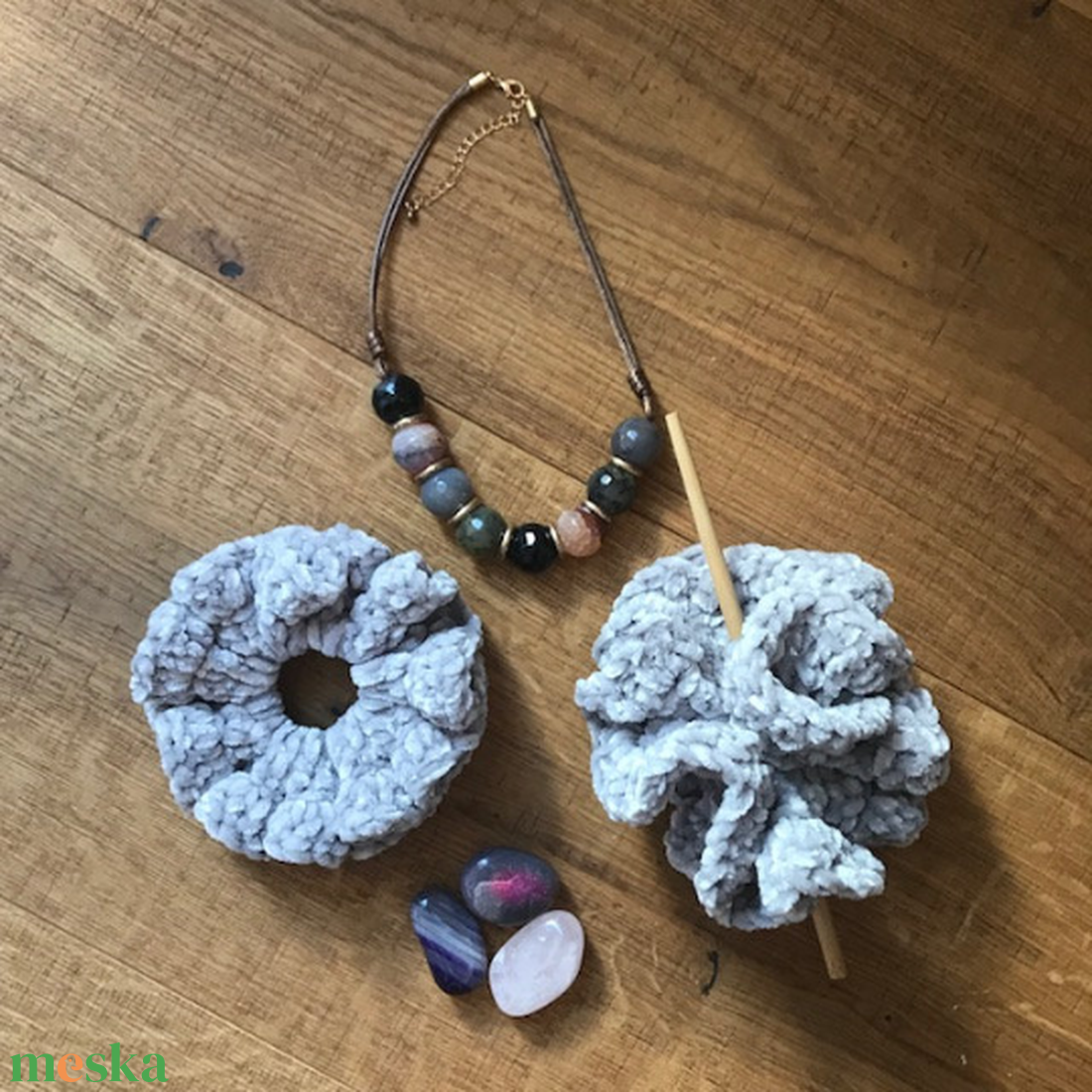Oriás Hajgumi hajdísz scrunchie bársony velvet horgolt konty hajtű lófarok - ruha & divat - hajdísz & hajcsat - hajdísz - Meska.hu Oriás Hajgumi hajdísz scrunchie bársony velvet horgolt konty hajtű lófarok - ruha & divat - hajdísz & hajcsat - hajdísz - Meska.hu