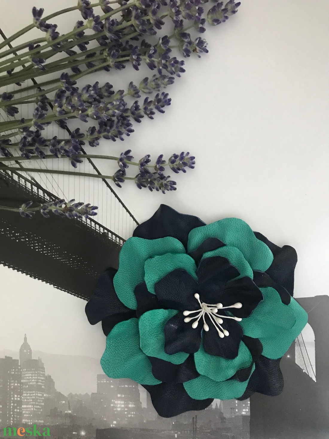 Bőr Virág bross kitűző hajdísz türkíz és sötétkék tengeri  Balatoni nyár azúr kézzel készített handmade zero waste - ékszer - kitűző és bross - Meska.hu
