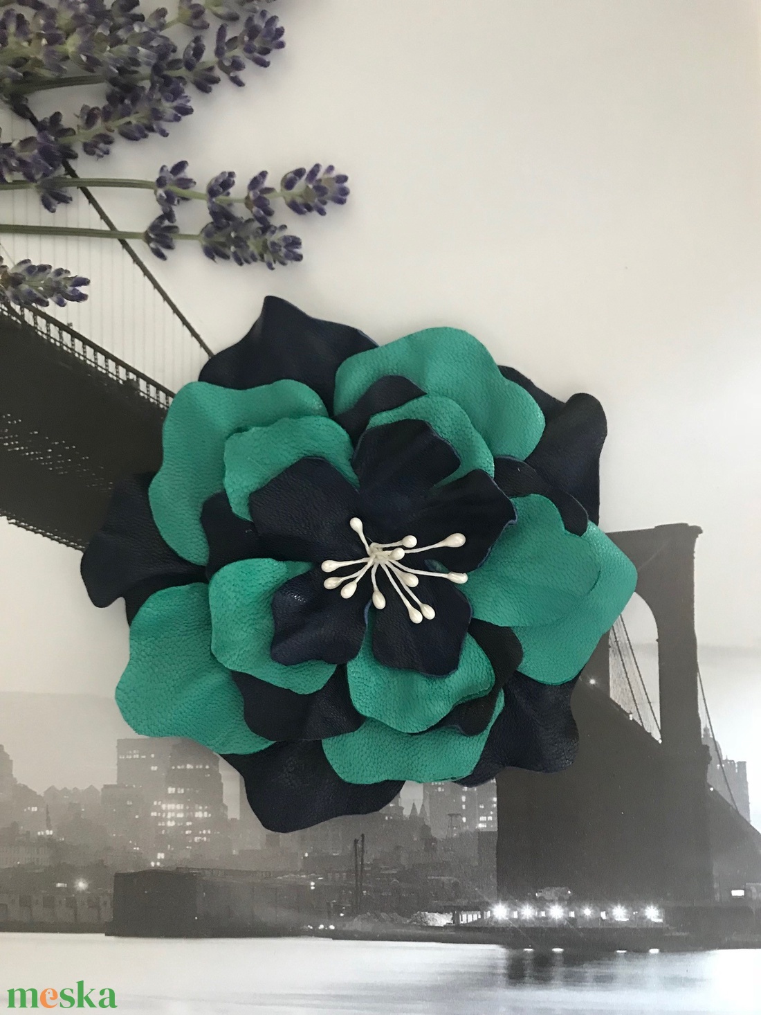 Bőr Virág bross kitűző hajdísz türkíz és sötétkék tengeri  Balatoni nyár azúr kézzel készített handmade zero waste - ékszer - kitűző és bross - Meska.hu