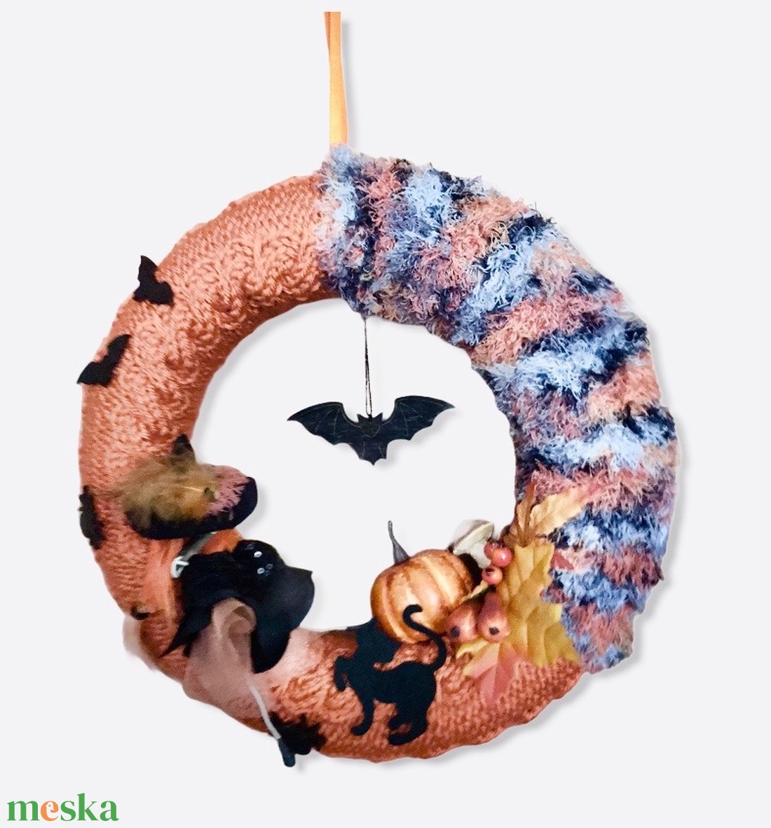 Halloween seprűn lovagoló tolldíszes kalapos boszis cicás denevéres kézzel kötött hangulatos kopogtató vagy ajtódísz - otthon & életmód - dekoráció - halloween - halloweeni ajtódíszek és ablakdíszek - Meska.hu Halloween seprűn lovagoló tolldíszes kalapos boszis cicás denevéres kézzel kötött hangulatos kopogtató vagy ajtódísz - otthon & életmód - dekoráció - halloween - halloweeni ajtódíszek és ablakdíszek - Meska.hu