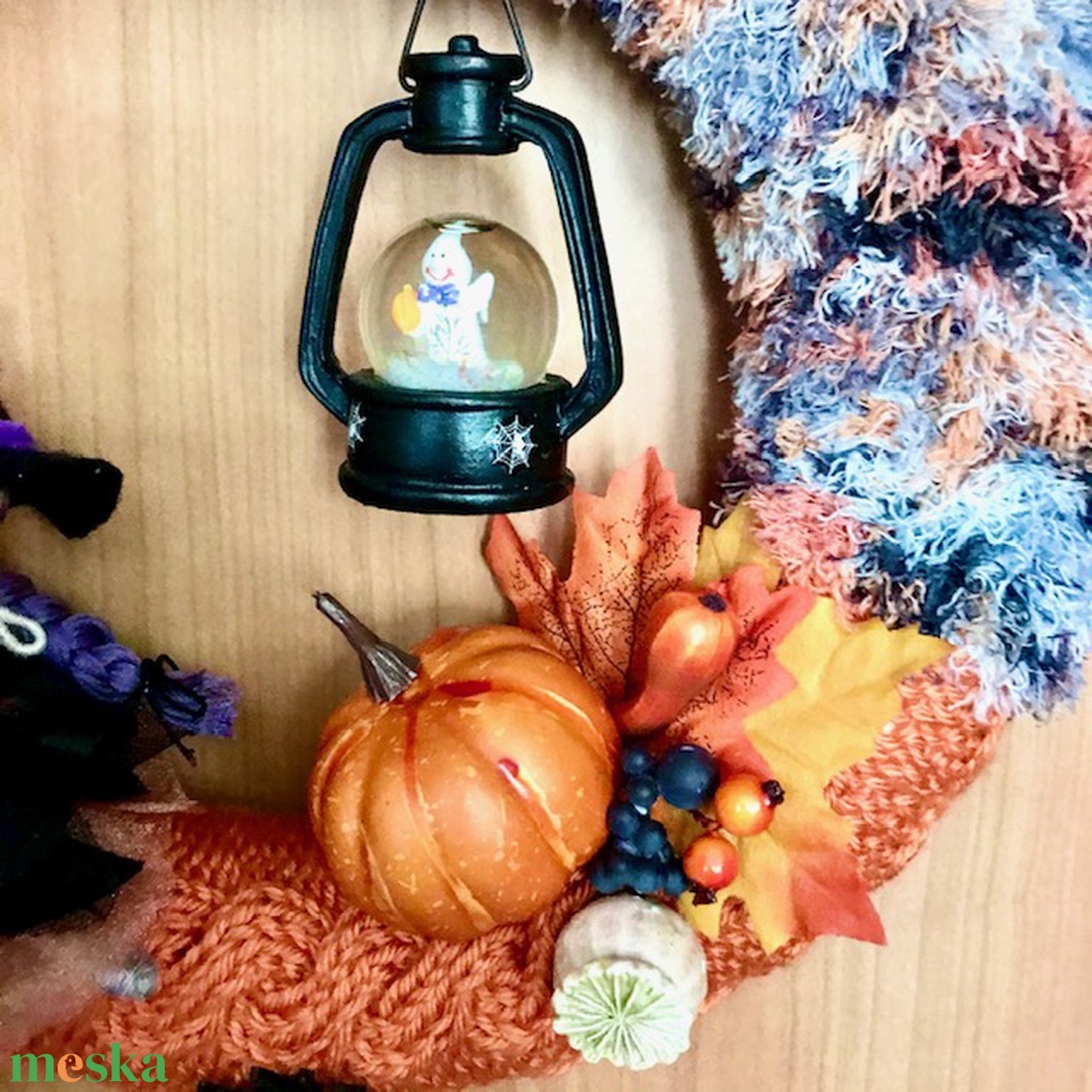 Halloween seprűn lovagoló tolldíszes kalapos boszis töklámpás denevéres kézzel kötött hangulatos kopogtató vagy ajtódísz - otthon & életmód - dekoráció - halloween - halloweeni ajtódíszek és ablakdíszek - Meska.hu Halloween seprűn lovagoló tolldíszes kalapos boszis töklámpás denevéres kézzel kötött hangulatos kopogtató vagy ajtódísz - otthon & életmód - dekoráció - halloween - halloweeni ajtódíszek és ablakdíszek - Meska.hu