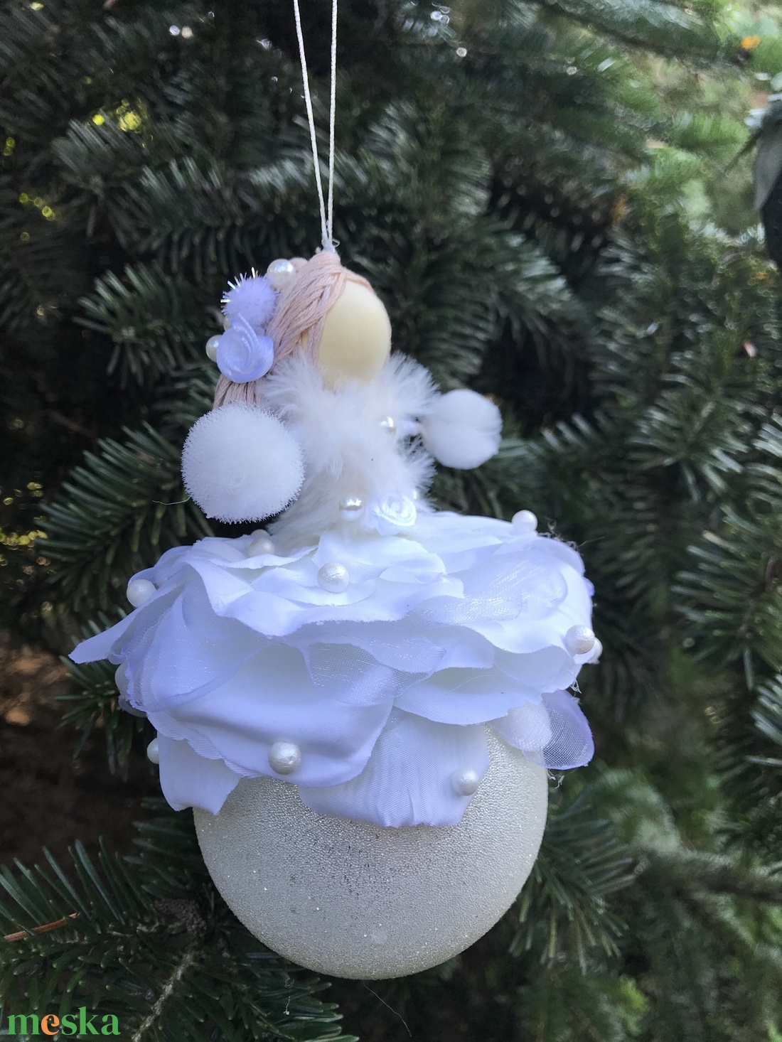 Karácsonyi dísz gömb tündér hófehér selyem gyöngy drót baba üveggömb virág - karácsony - karácsonyi lakásdekoráció - karácsonyfadíszek - Meska.hu