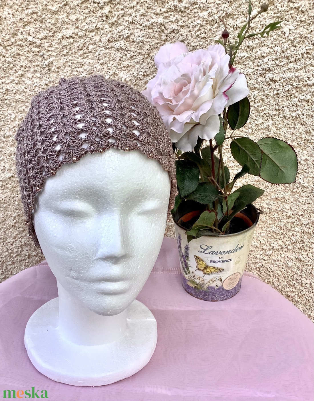 Horgolt charleston elegáns beanie sapka természetes puha pamut fonalból mogyoró színben színekben apró gyöngyökkel - ruha & divat - sál, sapka, kendő - sapka - Meska.hu Horgolt charleston elegáns beanie sapka természetes puha pamut fonalból mogyoró színben színekben apró gyöngyökkel - ruha & divat - sál, sapka, kendő - sapka - Meska.hu