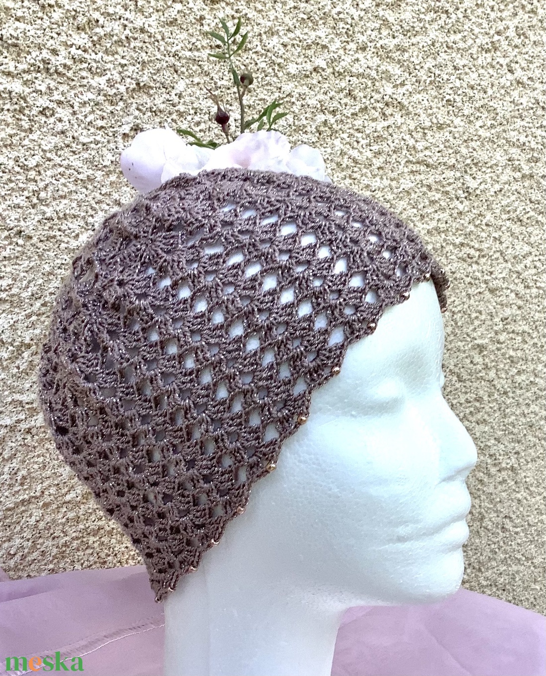 Horgolt charleston elegáns beanie sapka természetes puha pamut fonalból mogyoró színben színekben apró gyöngyökkel - ruha & divat - sál, sapka, kendő - sapka - Meska.hu Horgolt charleston elegáns beanie sapka természetes puha pamut fonalból mogyoró színben színekben apró gyöngyökkel - ruha & divat - sál, sapka, kendő - sapka - Meska.hu