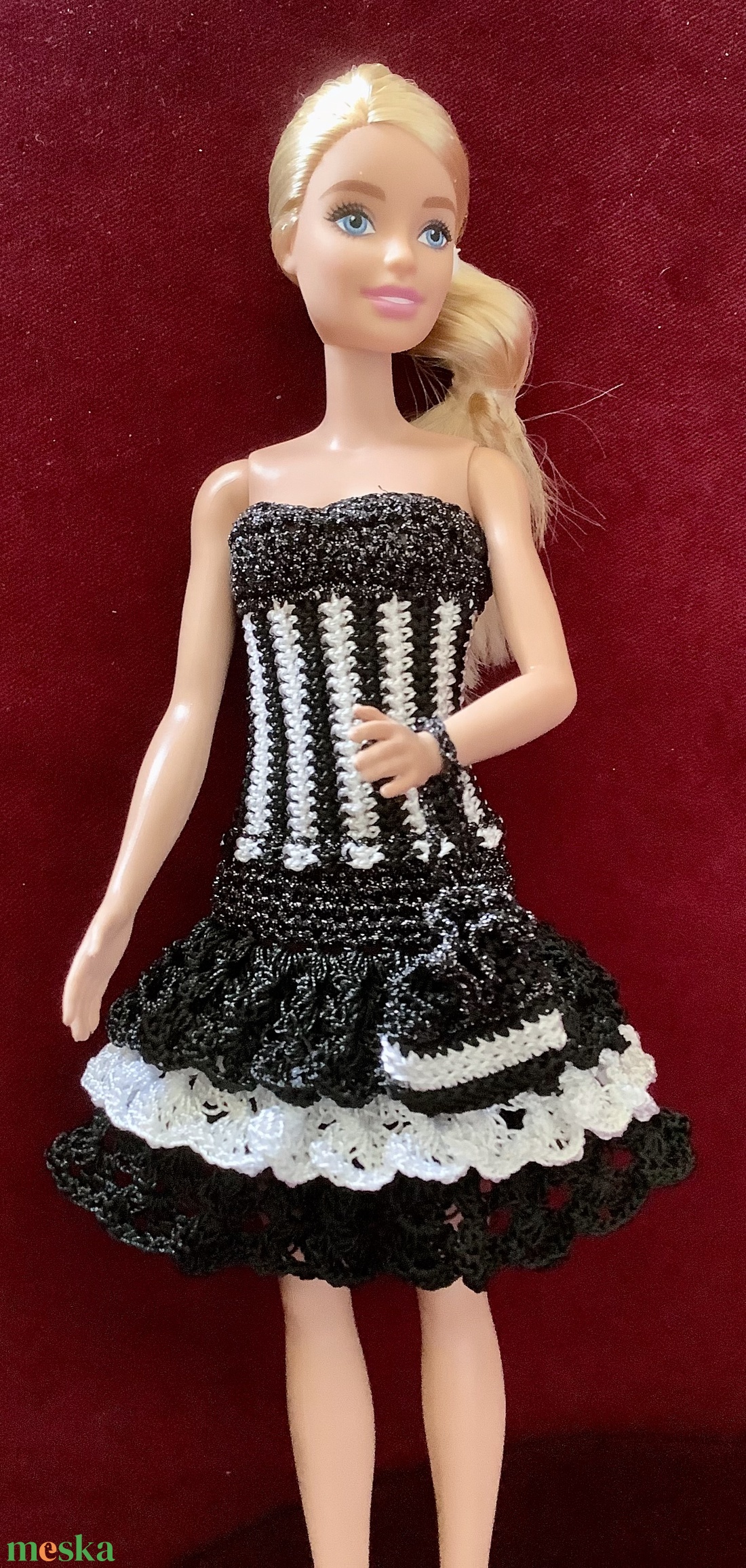 Fekete fehér Barbie baba együttes nyári pántos ruha fodros szoknyával szütyővel, esti koktélparti vagy vízparti sétához - játék & sport - baba & babaház - barbie ruhák - Meska.hu Fekete fehér Barbie baba együttes nyári pántos ruha fodros szoknyával szütyővel, esti koktélparti vagy vízparti sétához - játék & sport - baba & babaház - barbie ruhák - Meska.hu