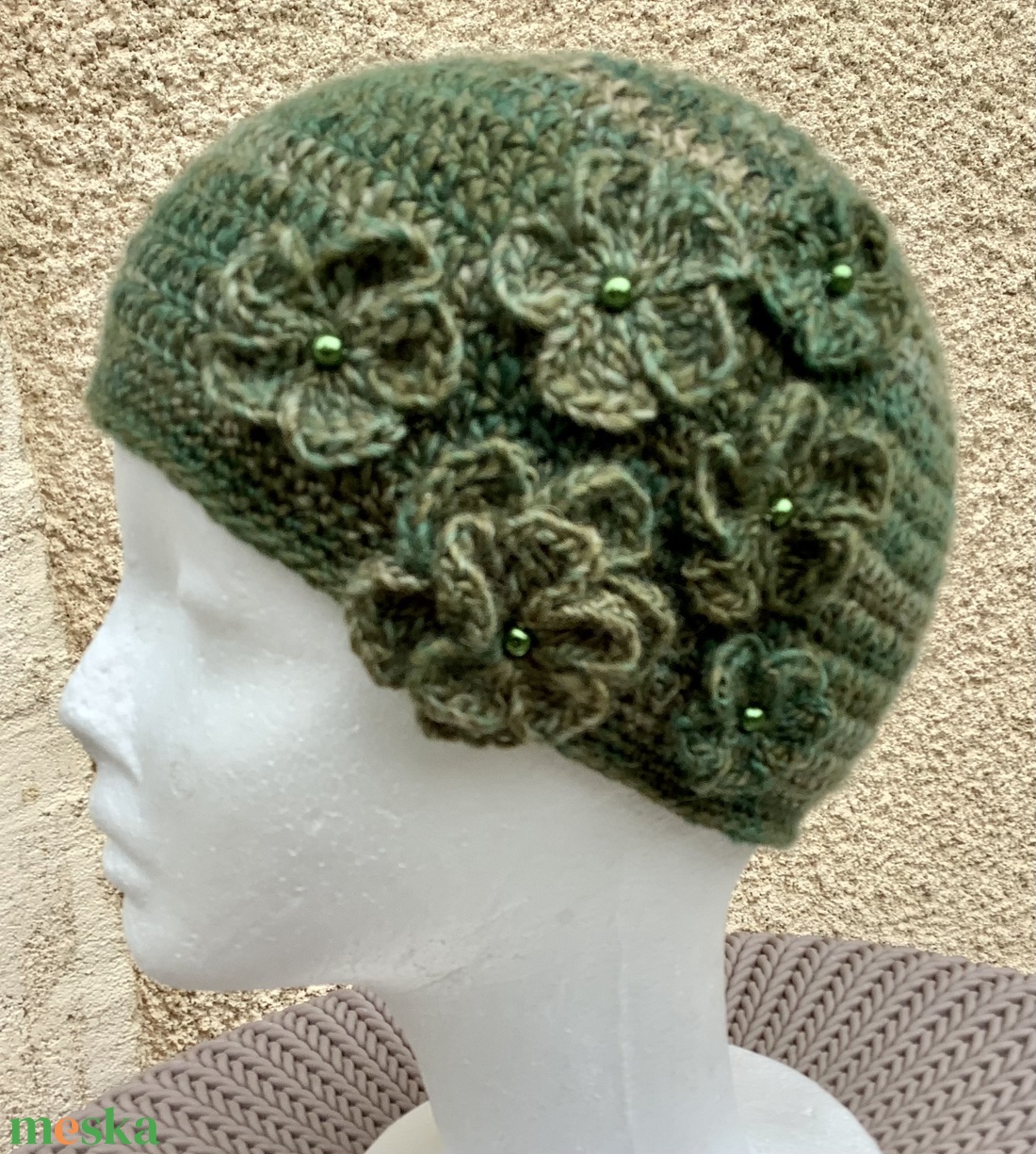Horgolt beanie sapkák természetes puha pamut fonalból szürke és zöld színekben, kis horgolt virágokkal, apró gyöngyökkel - ruha & divat - sál, sapka, kendő - sapka - Meska.hu Horgolt beanie sapkák természetes puha pamut fonalból szürke és zöld színekben, kis horgolt virágokkal, apró gyöngyökkel - ruha & divat - sál, sapka, kendő - sapka - Meska.hu