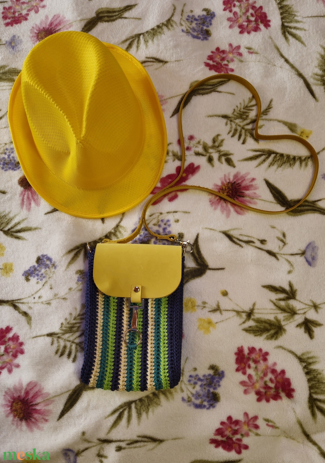 Csíkos mini oldaltáska - táska & tok - kézitáska & válltáska - vállon átvethető táska - Meska.hu