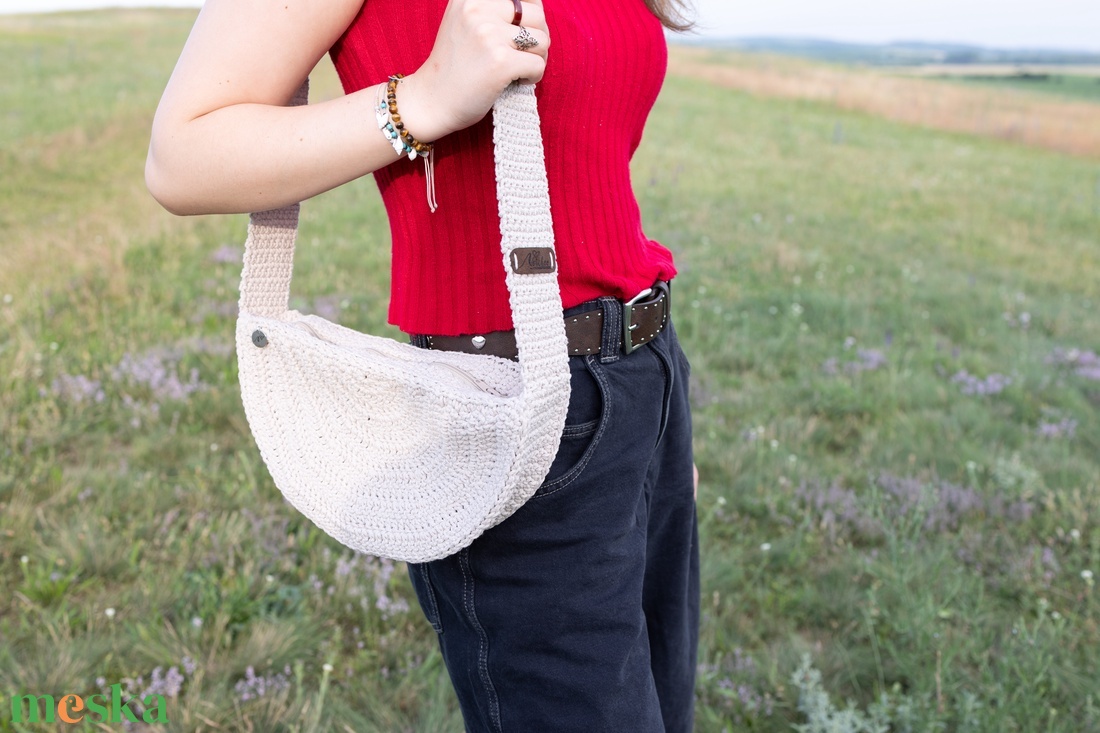 Halfmoon táska - táska & tok - kézitáska & válltáska - vállon átvethető táska - Meska.hu