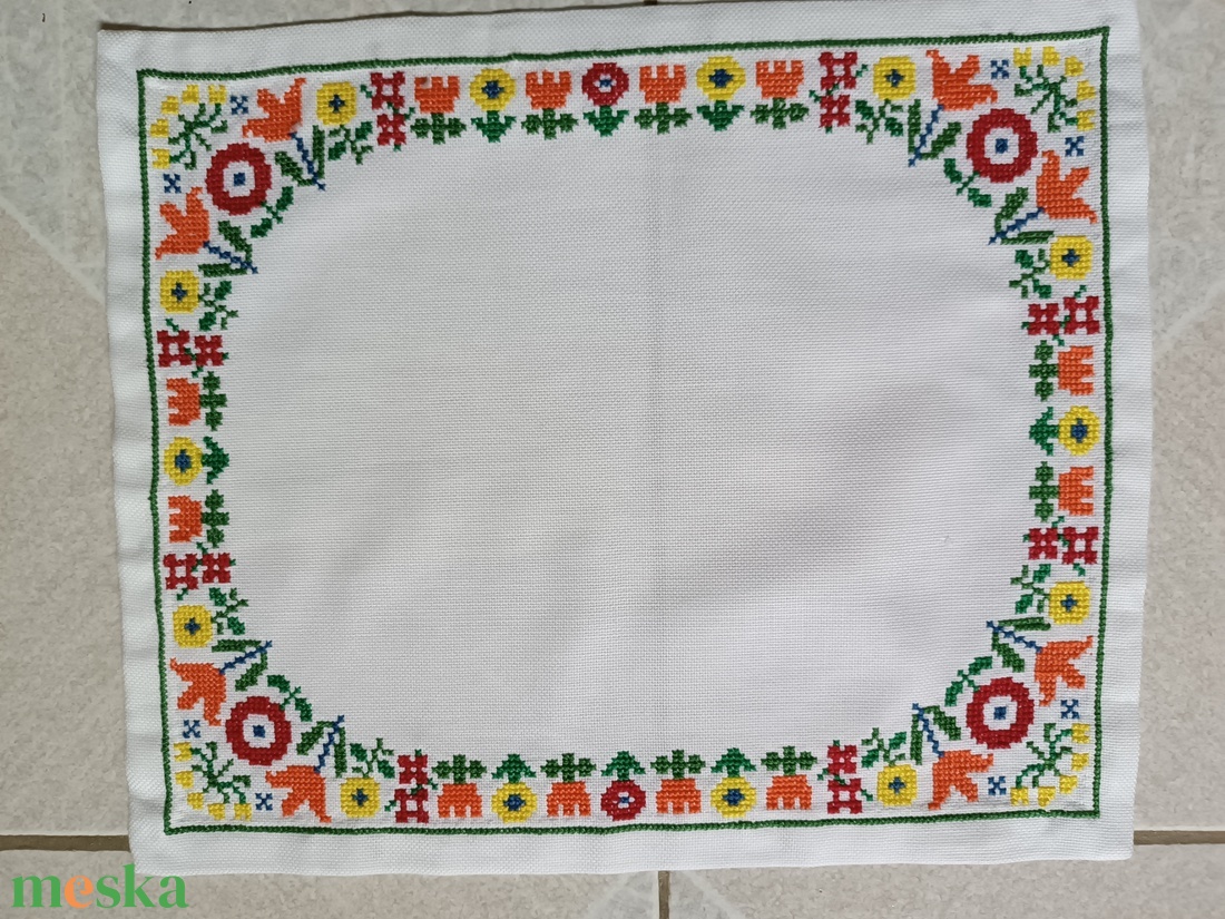 Hímzett textil tányéralátét - otthon & életmód - konyhafelszerelés, tálalás - tálalás - tányér- és poháralátét - Meska.hu Hímzett textil tányéralátét - otthon & életmód - konyhafelszerelés, tálalás - tálalás - tányér- és poháralátét - Meska.hu