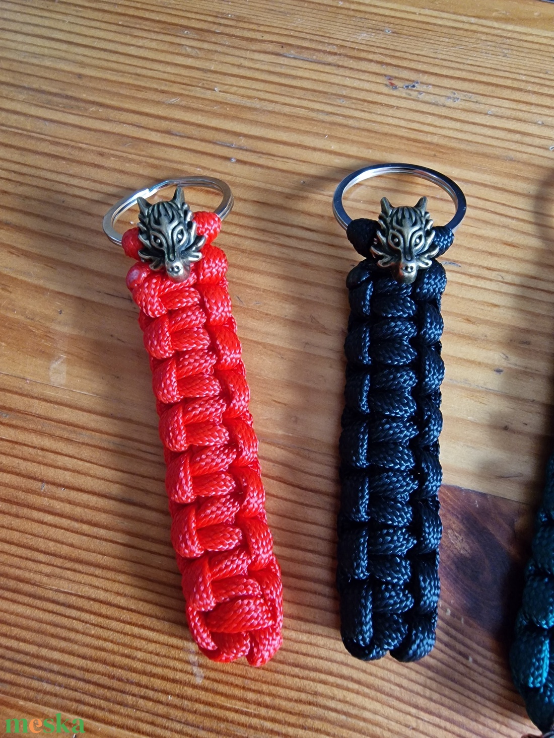 Paracord kulcstartó medállal - táska & tok - kulcstartó & táskadísz - kulcstartó - Meska.hu