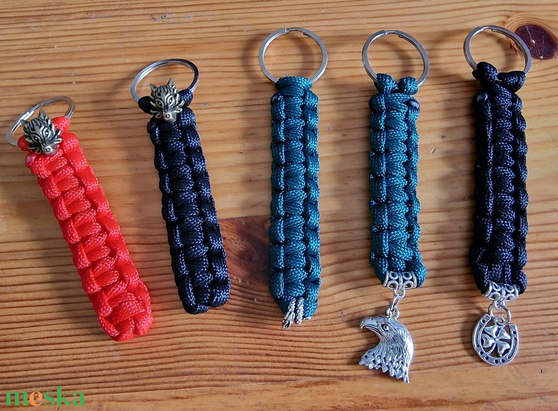 Paracord kulcstartó medállal - táska & tok - kulcstartó & táskadísz - kulcstartó - Meska.hu