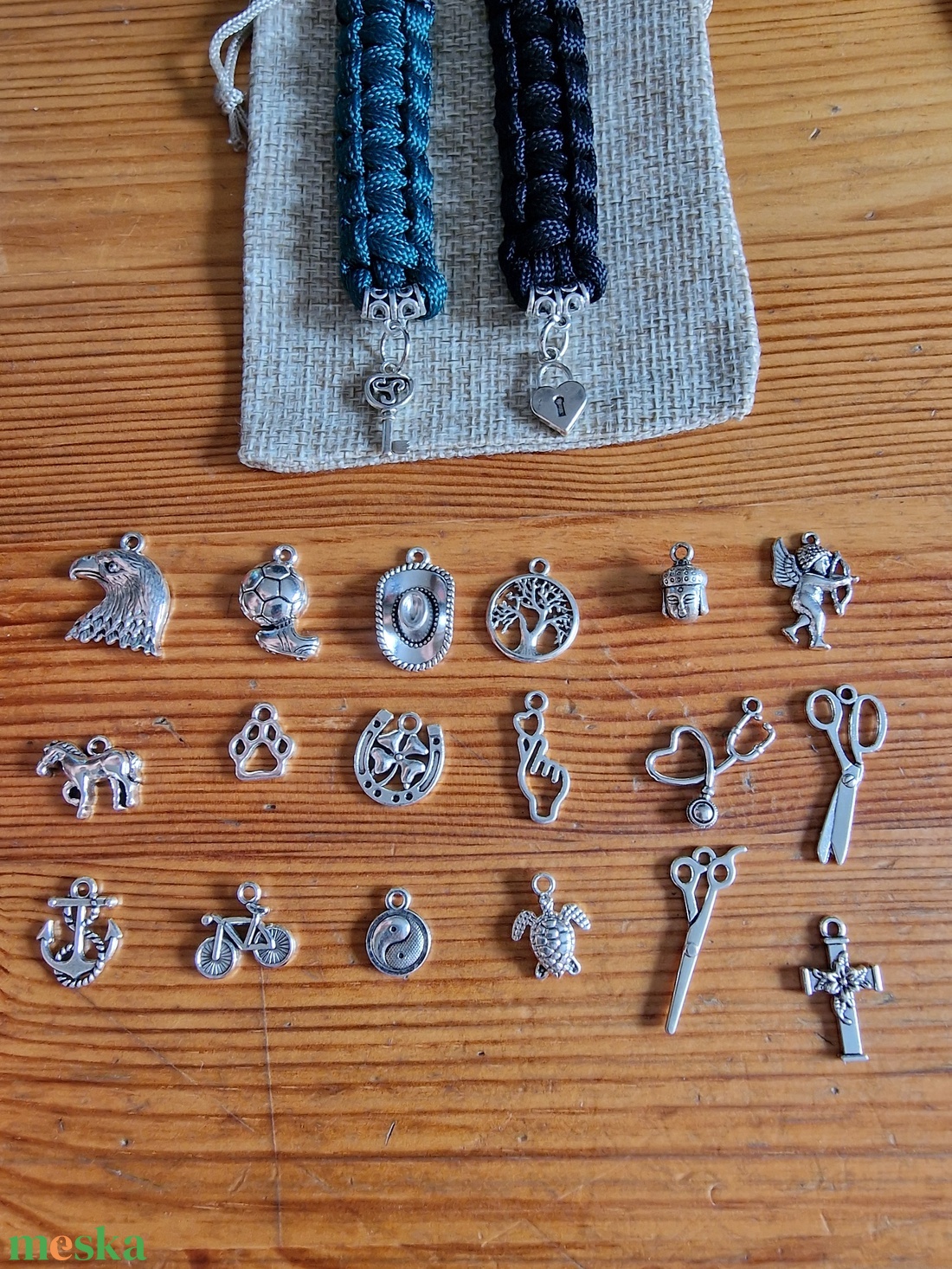 Paracord kulcstartó medállal - táska & tok - kulcstartó & táskadísz - kulcstartó - Meska.hu