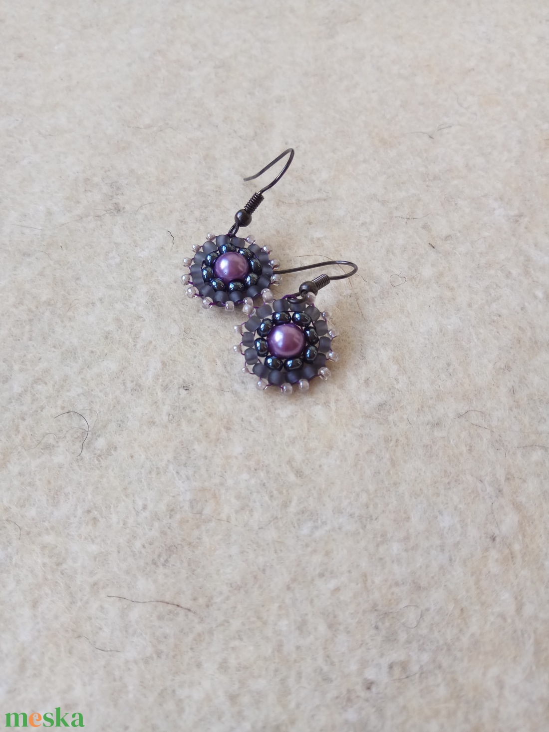 Helli - Lila-szürke fülbevaló - ékszer - fülbevaló - lógós kerek fülbevaló - Meska.hu