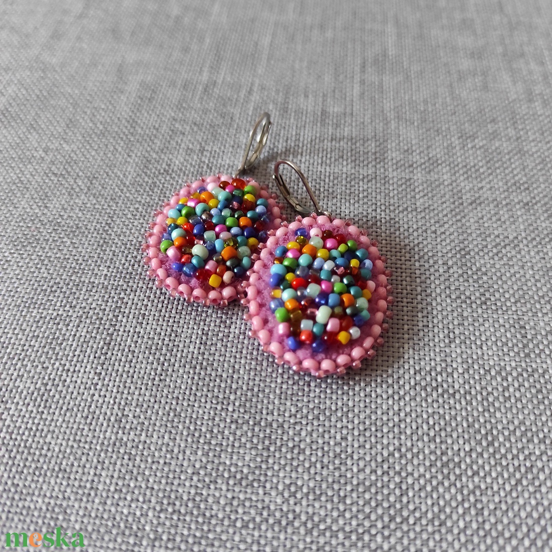 Litta - rózsaszín/tarka hímzett fülbevaló - ékszer - ékszerszett - Meska.hu