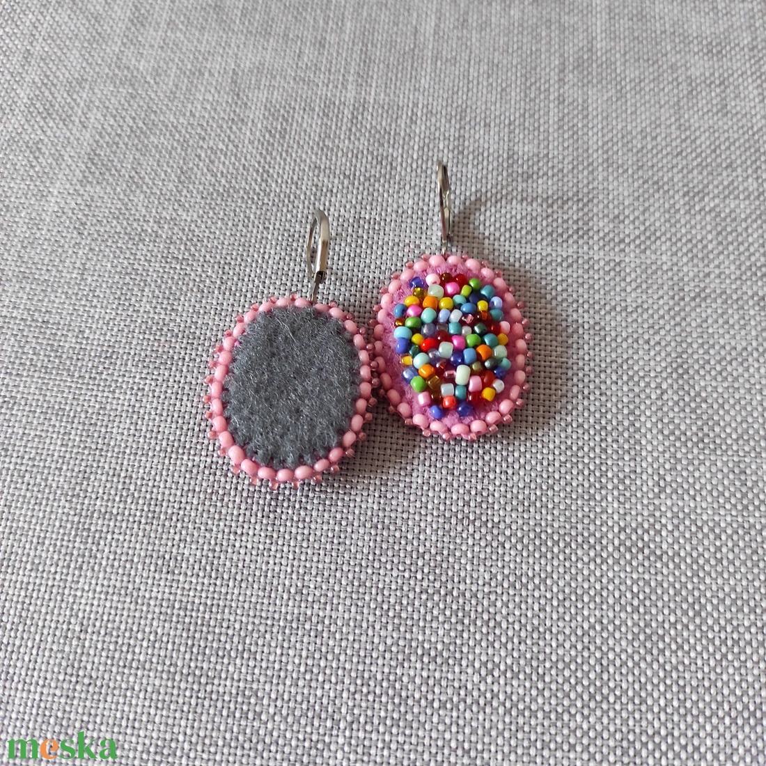 Litta - rózsaszín/tarka hímzett fülbevaló - ékszer - ékszerszett - Meska.hu