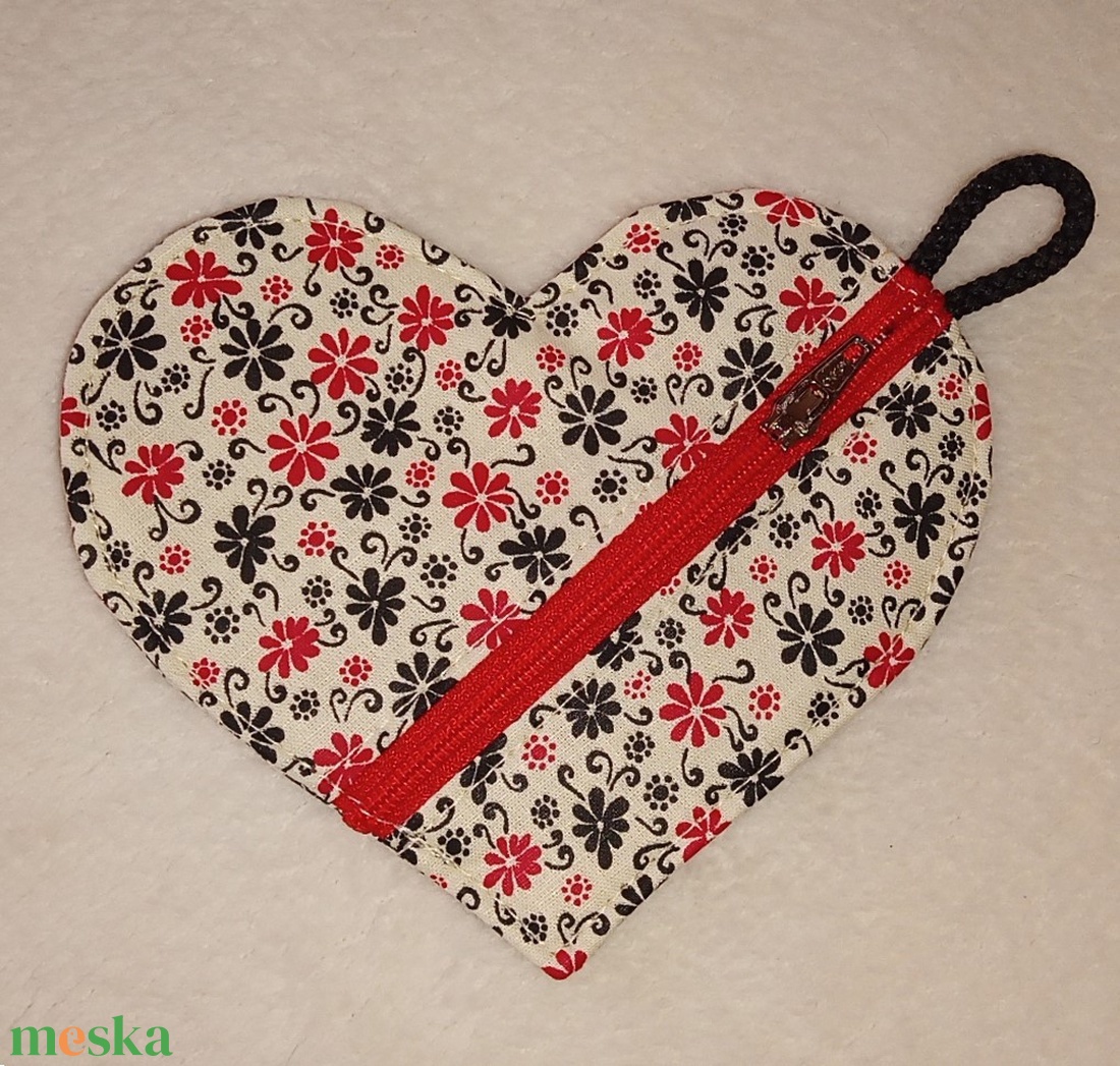 Mini szív alakú pénztárca - táska & tok - pénztárca & más tok - aprópénztartó - Meska.hu Mini szív alakú pénztárca - táska & tok - pénztárca & más tok - aprópénztartó - Meska.hu