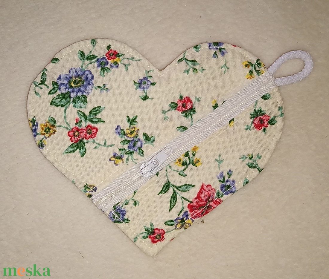 Mini szív alakú pénztárca - táska & tok - pénztárca & más tok - aprópénztartó - Meska.hu Mini szív alakú pénztárca - táska & tok - pénztárca & más tok - aprópénztartó - Meska.hu