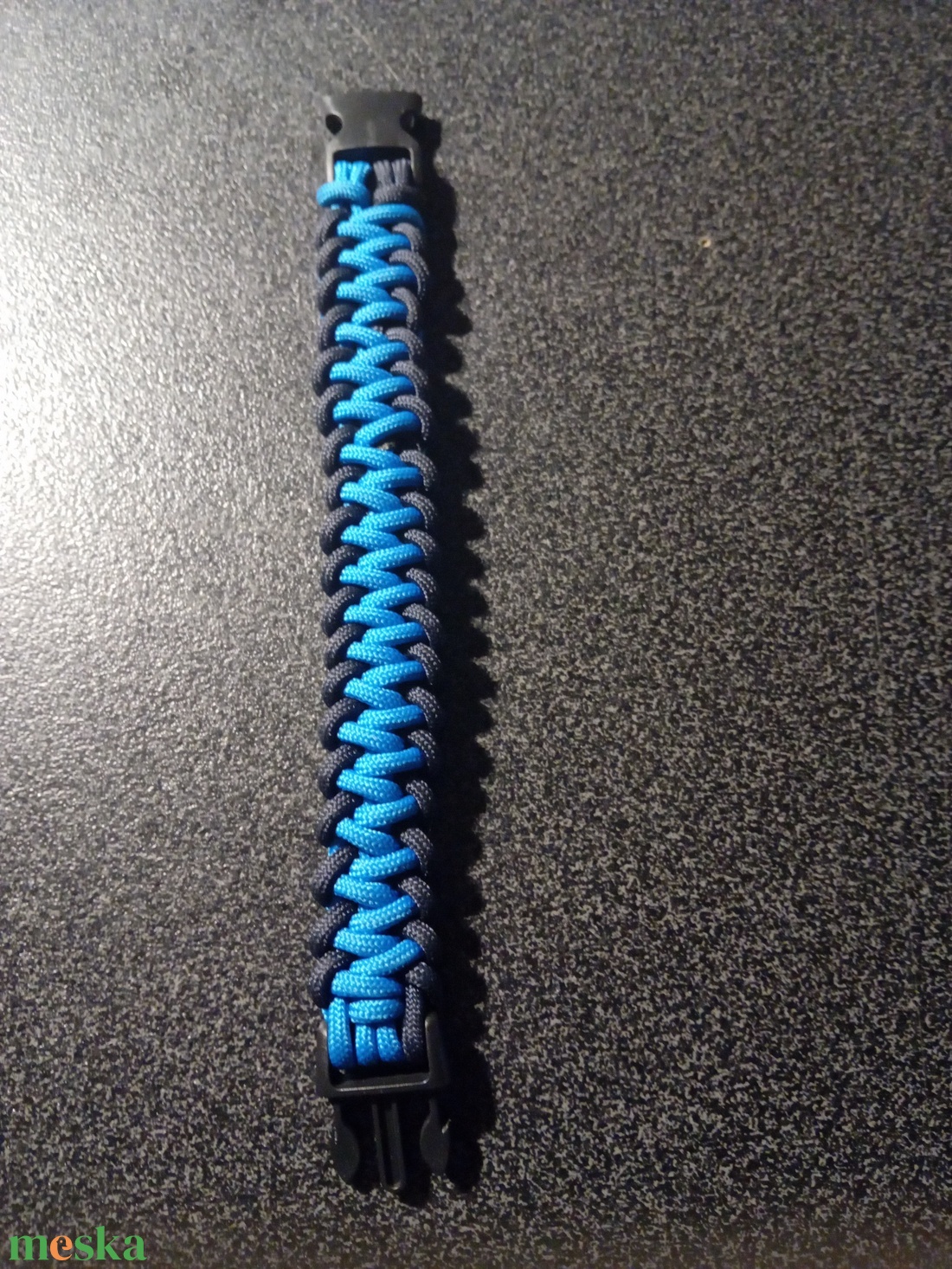 Paracord 450 karkötő cápafog mintával - ékszer - karkötő - fonott karkötő - Meska.hu