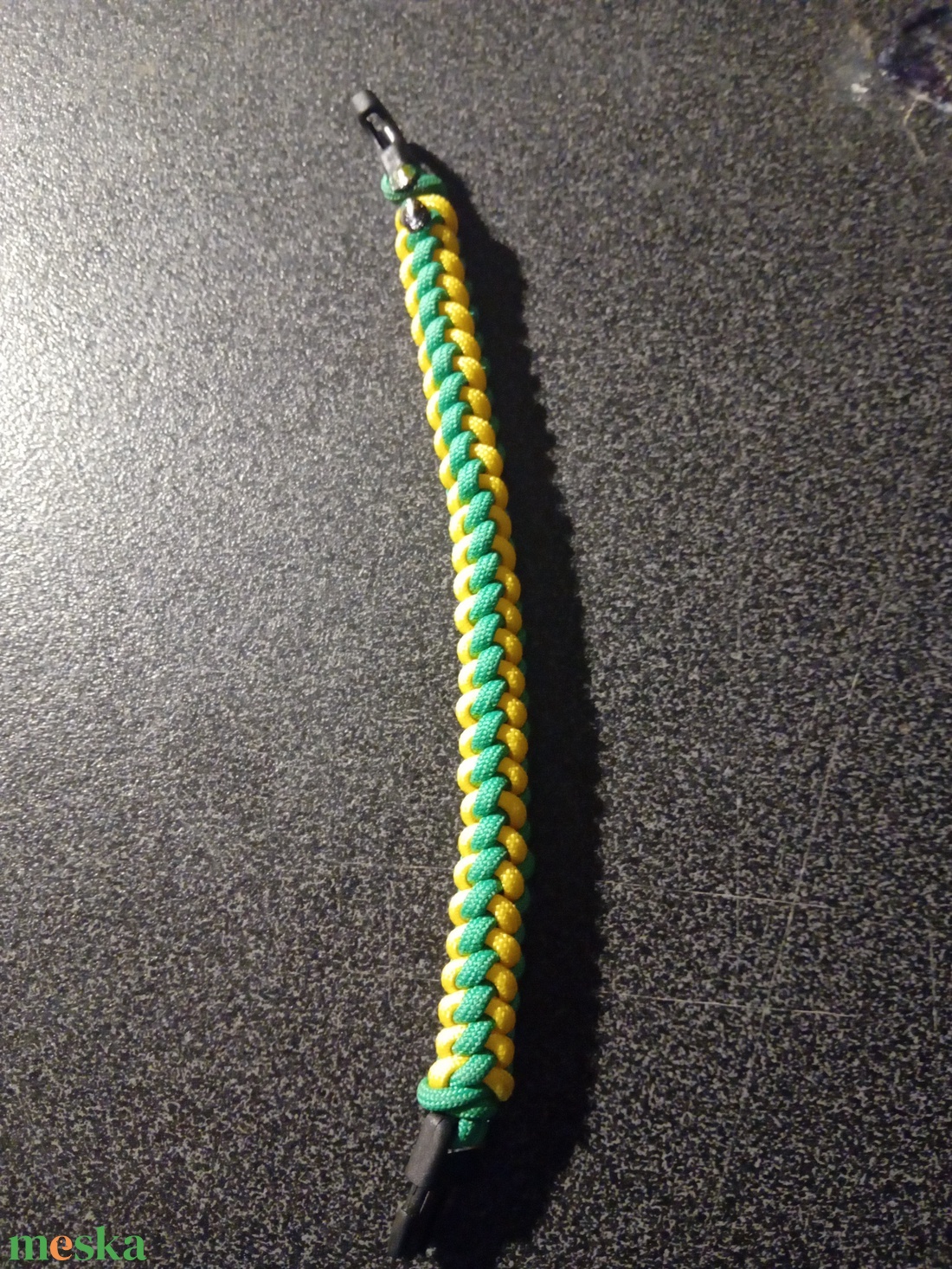 Zöld-sárga paracord 450 karkötő csattal - ékszer - karkötő - fonott karkötő - Meska.hu Zöld-sárga paracord 450 karkötő csattal - ékszer - karkötő - fonott karkötő - Meska.hu