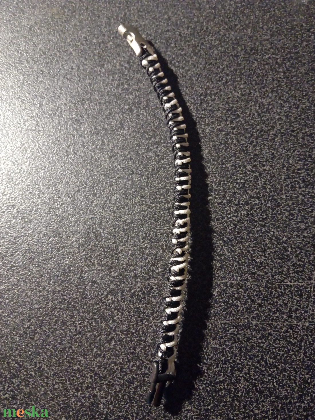 Fekete-fehér, yin-yang témájú mikrocord karkötő - ékszer - karkötő - fonott karkötő - Meska.hu Fekete-fehér, yin-yang témájú mikrocord karkötő - ékszer - karkötő - fonott karkötő - Meska.hu
