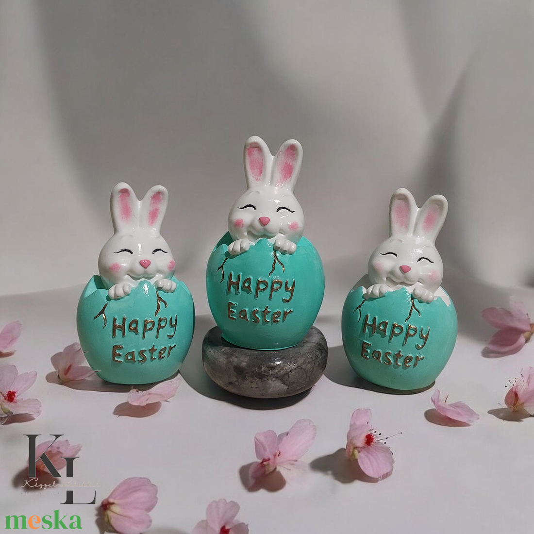 Húsvéti dekoráció - Tojásból kibújó nyuszi figura, kézzel festett egyedi ajándék, több színben rendelhető - otthon & életmód - dekoráció - asztal és polc dekoráció - asztaldísz - Meska.hu