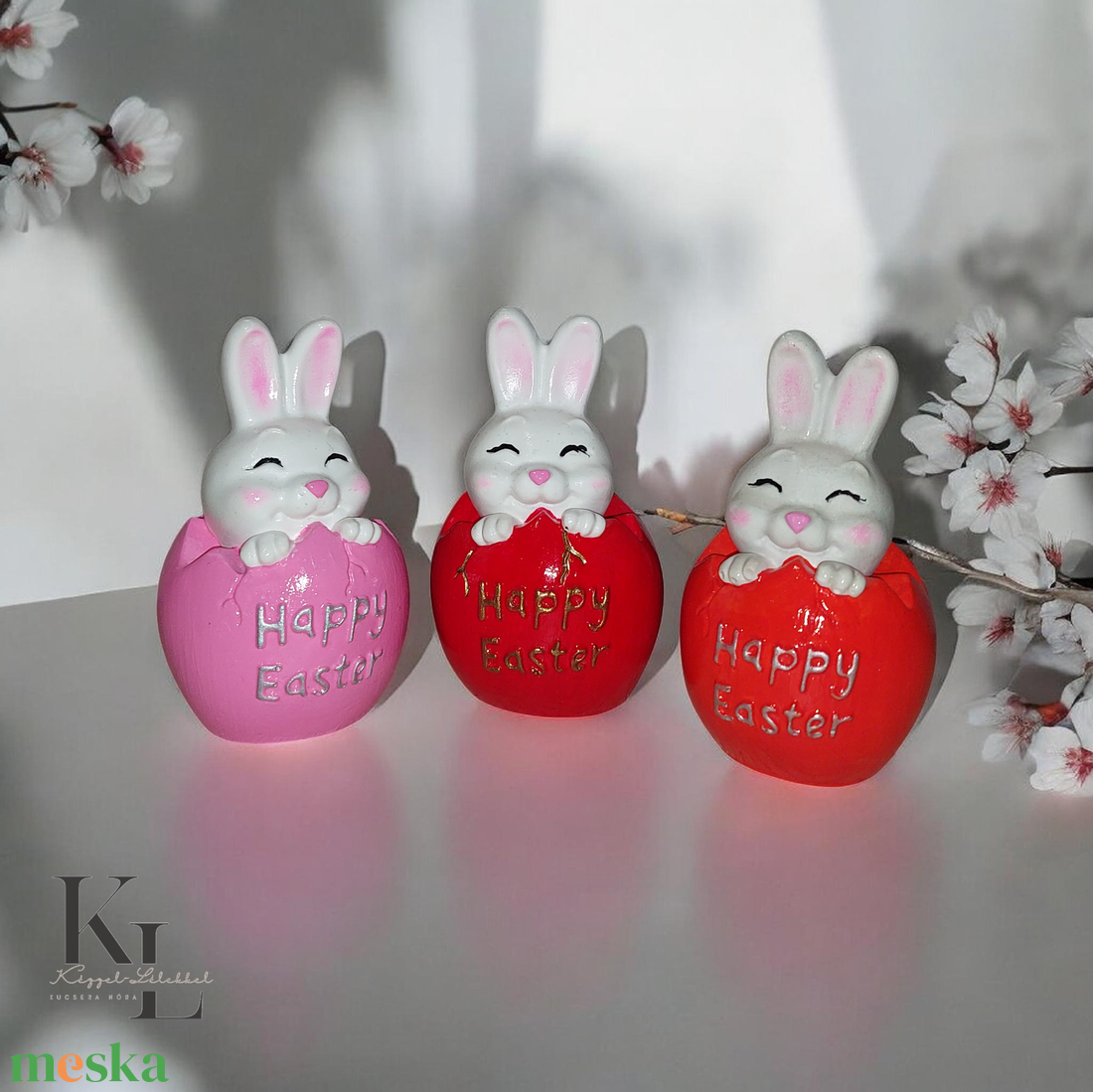 Húsvéti dekoráció - Tojásból kibújó nyuszi figura, kézzel festett egyedi ajándék, több színben rendelhető - otthon & életmód - dekoráció - asztal és polc dekoráció - asztaldísz - Meska.hu