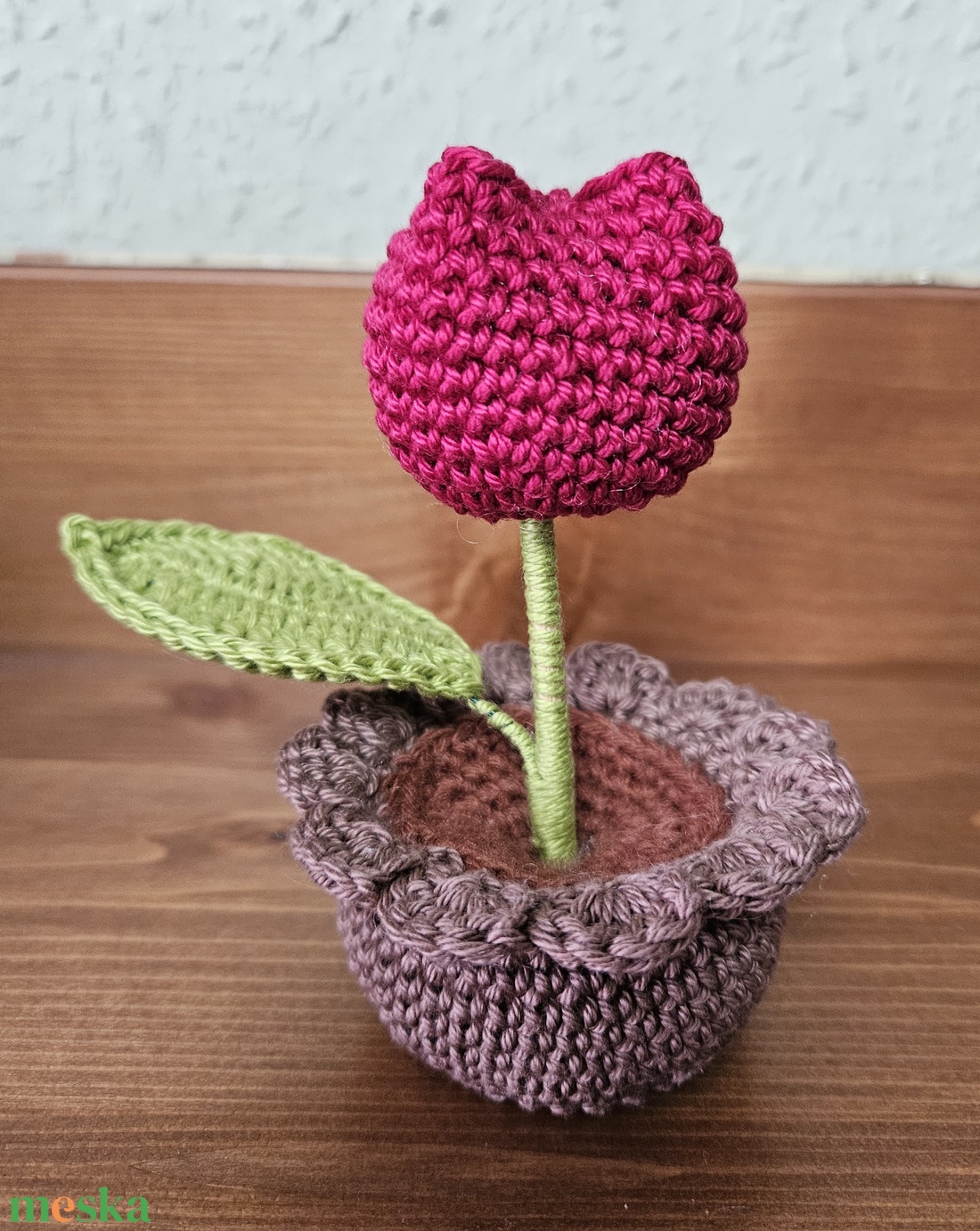 Horgolt tulipán kaspóban - otthon & életmód - dekoráció - asztal és polc dekoráció - asztaldísz - Meska.hu
