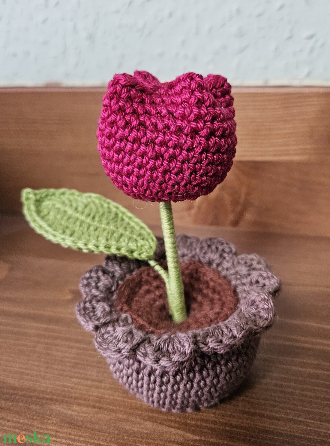 Horgolt tulipán kaspóban - otthon & életmód - dekoráció - asztal és polc dekoráció - asztaldísz - Meska.hu