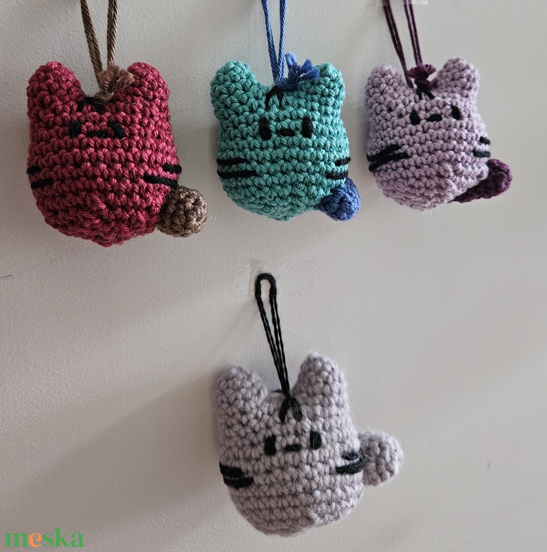 Horgolt cicák - táska & tok - kulcstartó & táskadísz - táskadísz - Meska.hu